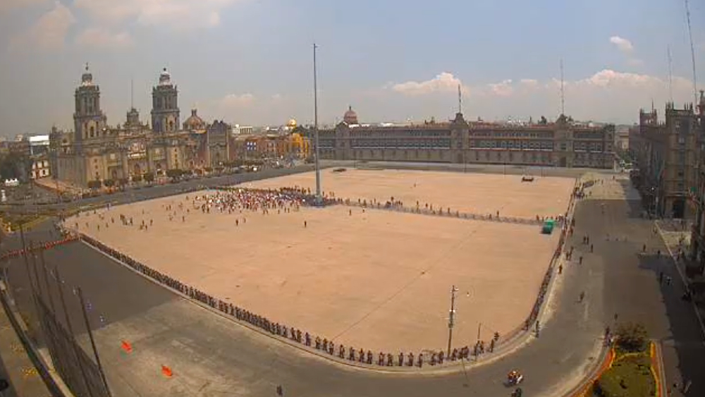 Contingente de FRENAAA llega al Zócalo de la CDMX; aseguran que hoy por la tarde lo llenarán