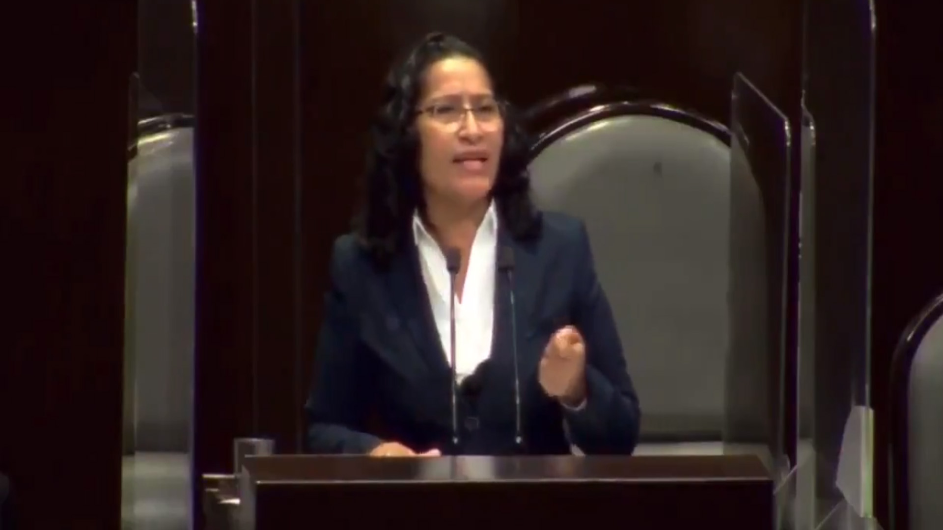 #Video Diputada por Morena admite en el Pleno de San Lázaro soborno de 20 mil pesos a juez; Comité de Ética ya investiga el caso