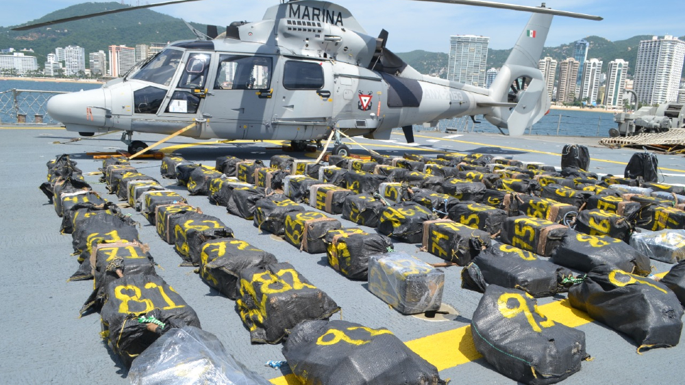 Aseguran dos toneladas de cocaína cerca de las costas de Acapulco, Guerrero
