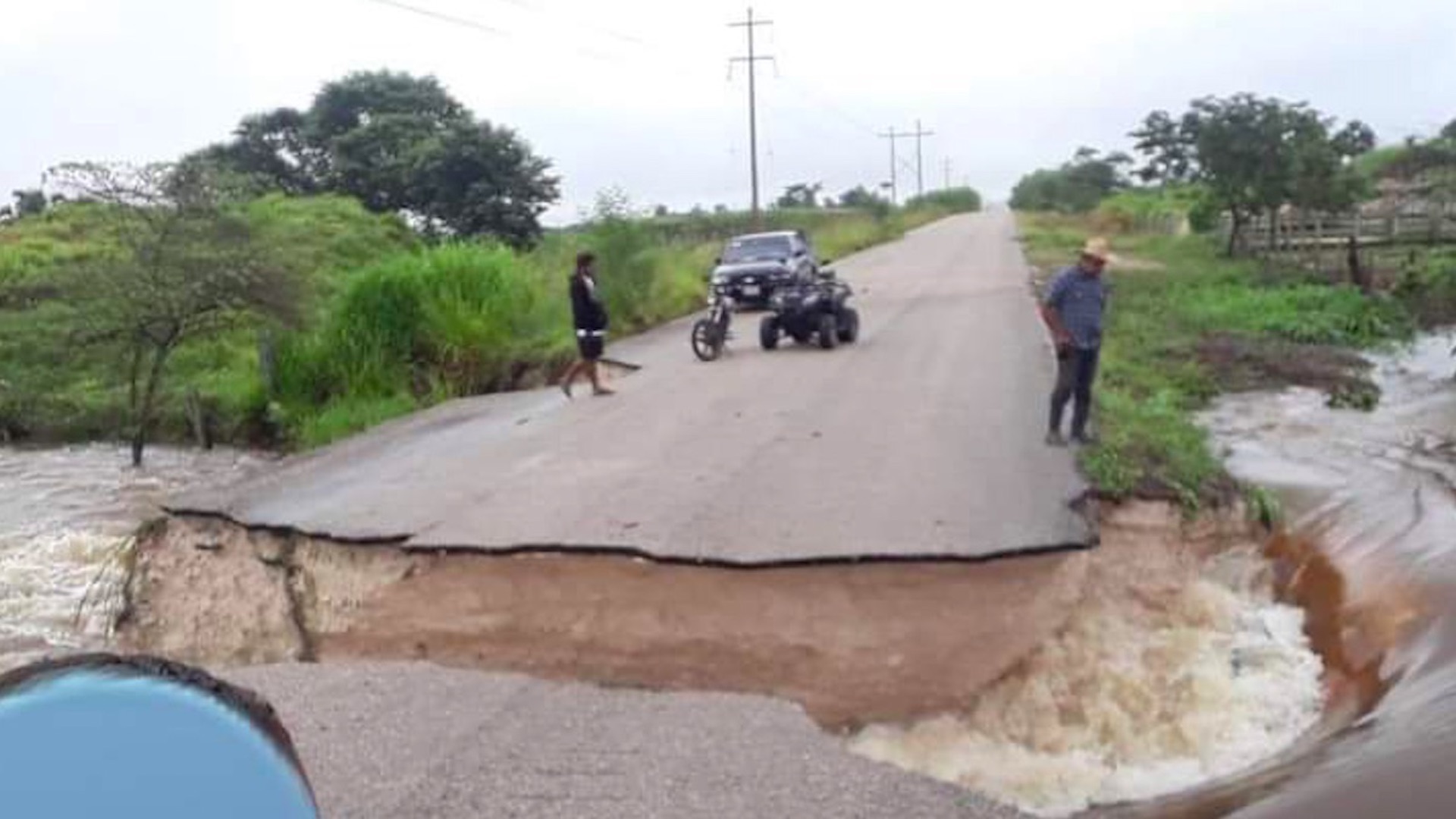 Gamma toca tierra cerca de Tulum con vientos de 110 kilómetros por hora; se desplaza sobre Quintana Roo
