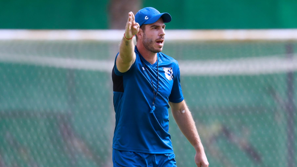 Gallos Blancos destituye a Alex Diego de la dirección técnica