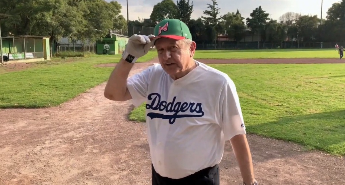AMLO pronostica récord de remesas para 2020 y que Dodgers ganará la Serie Mundial