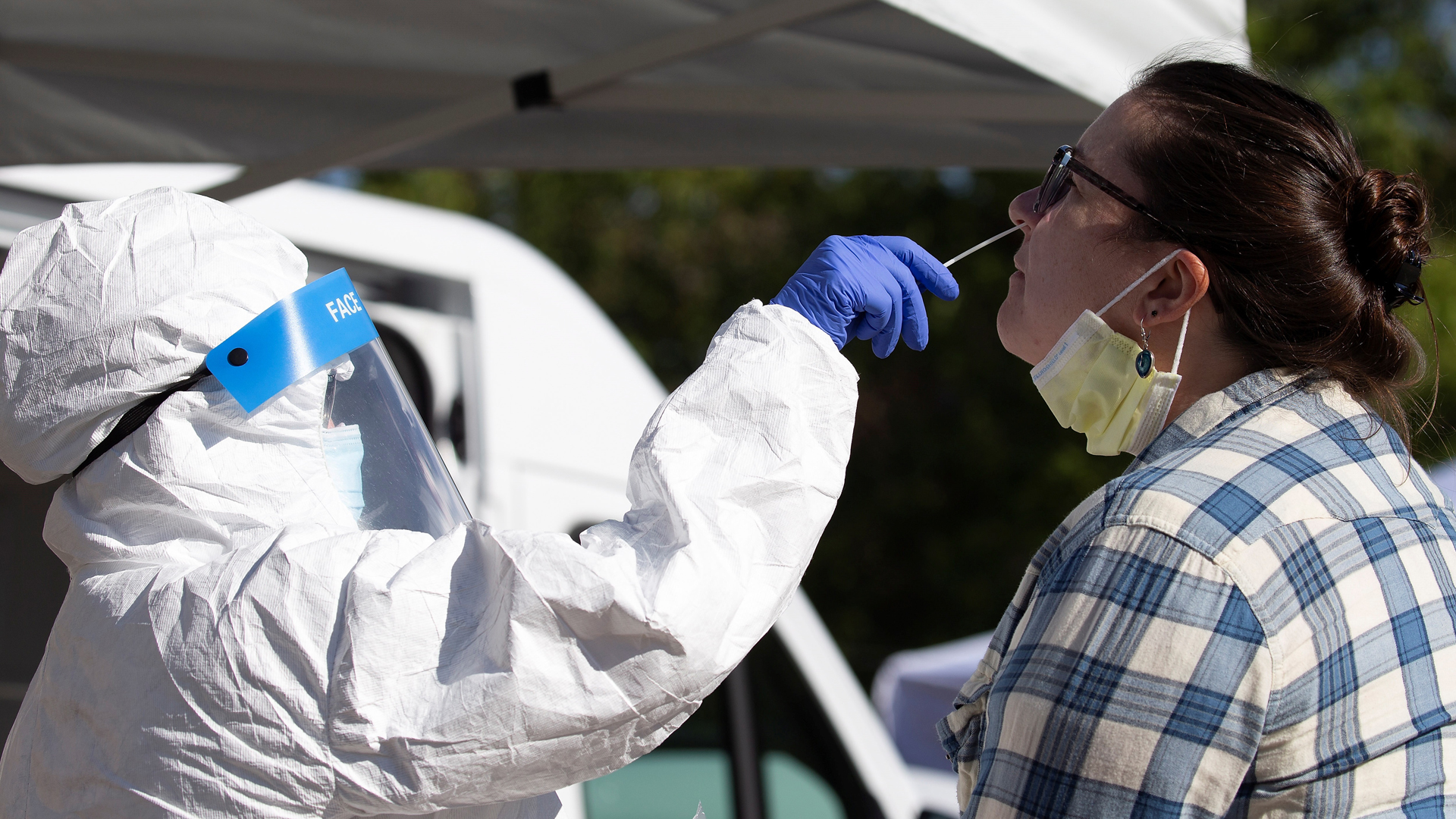 Casi 80 mil casos de COVID-19 en las últimas 24 horas en Estados Unidos - aplicacion-de-pruebas-de-covid-19-en-boston-eeuu