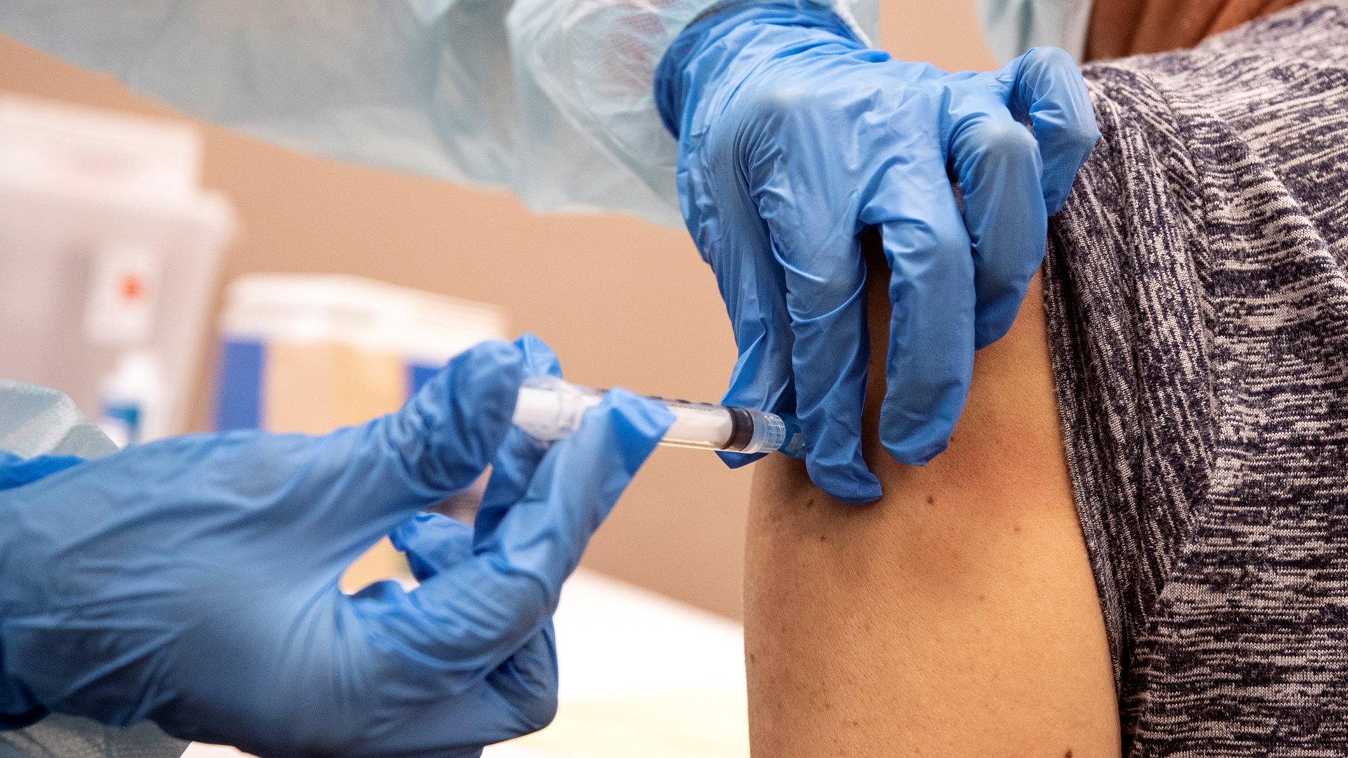 Vacuna contra la gripe también protege contra severidad de COVID-19, según estudio Vacuna contra la gripe también protege contra severidad de COVID-19, según estudio