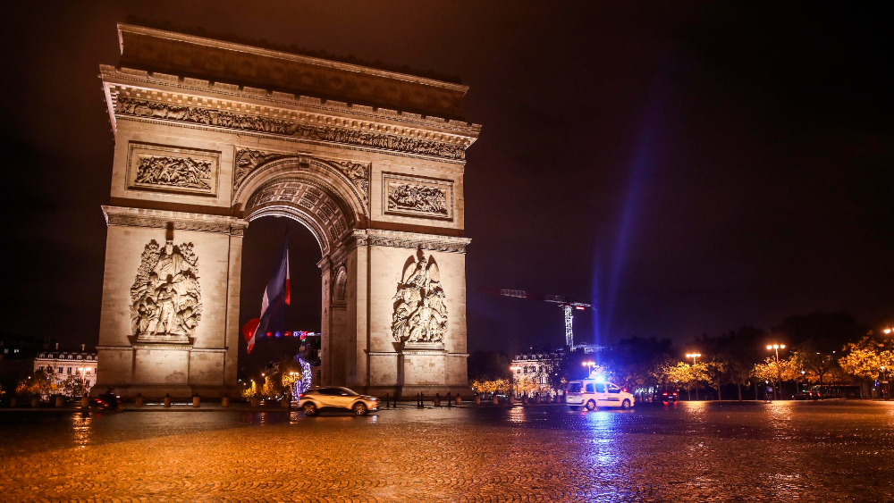 Macron anunciará nuevas medidas contra COVID-19 en Francia; no se descarta un nuevo confinamiento