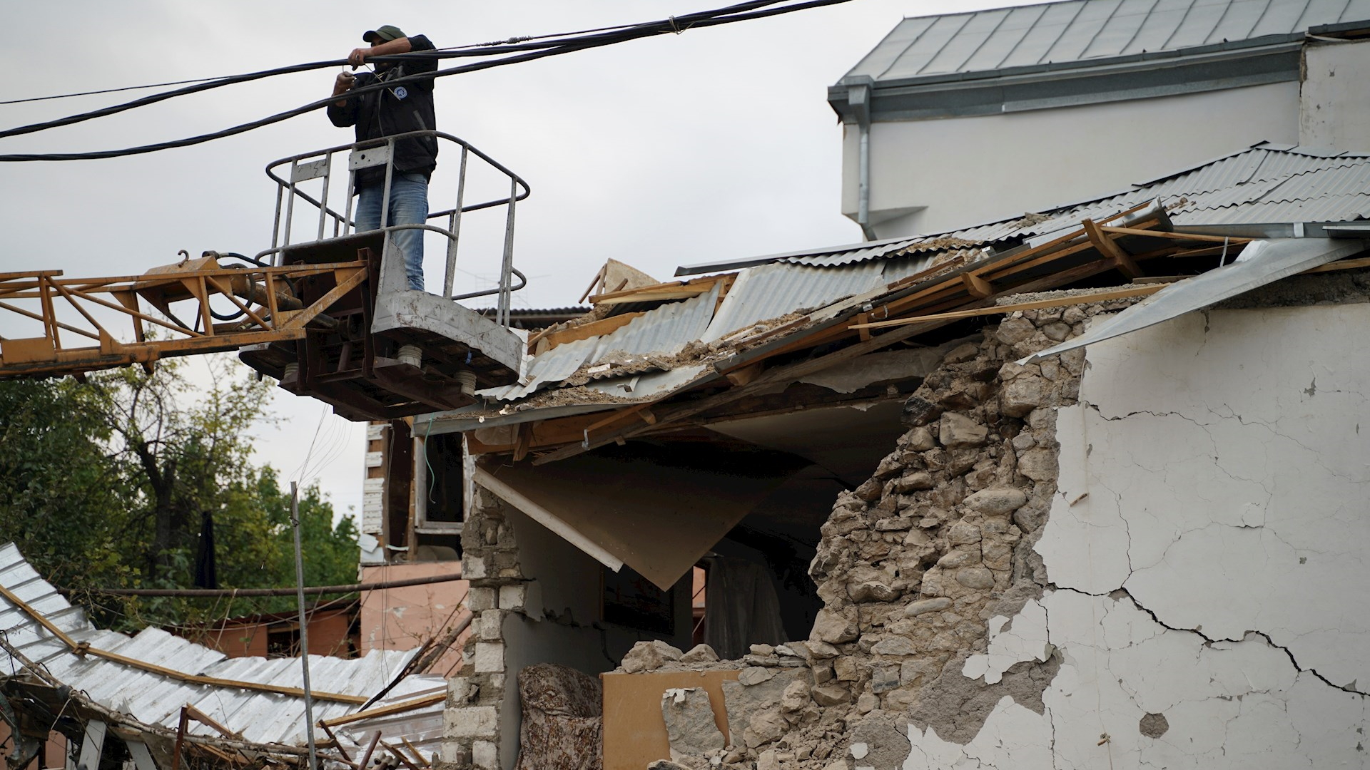 Azerbaiyán y Armenia se acusan mutuamente de violar el alto al fuego