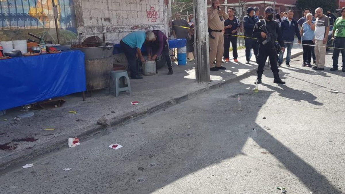 #Video Balacera en puesto de carnitas de Coacalco deja dos heridos