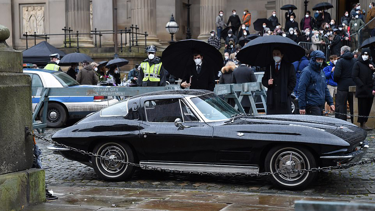 Nuevas imágenes de Robert Pattinson en rodaje de 'The Batman' - batimovil-de-the-batman