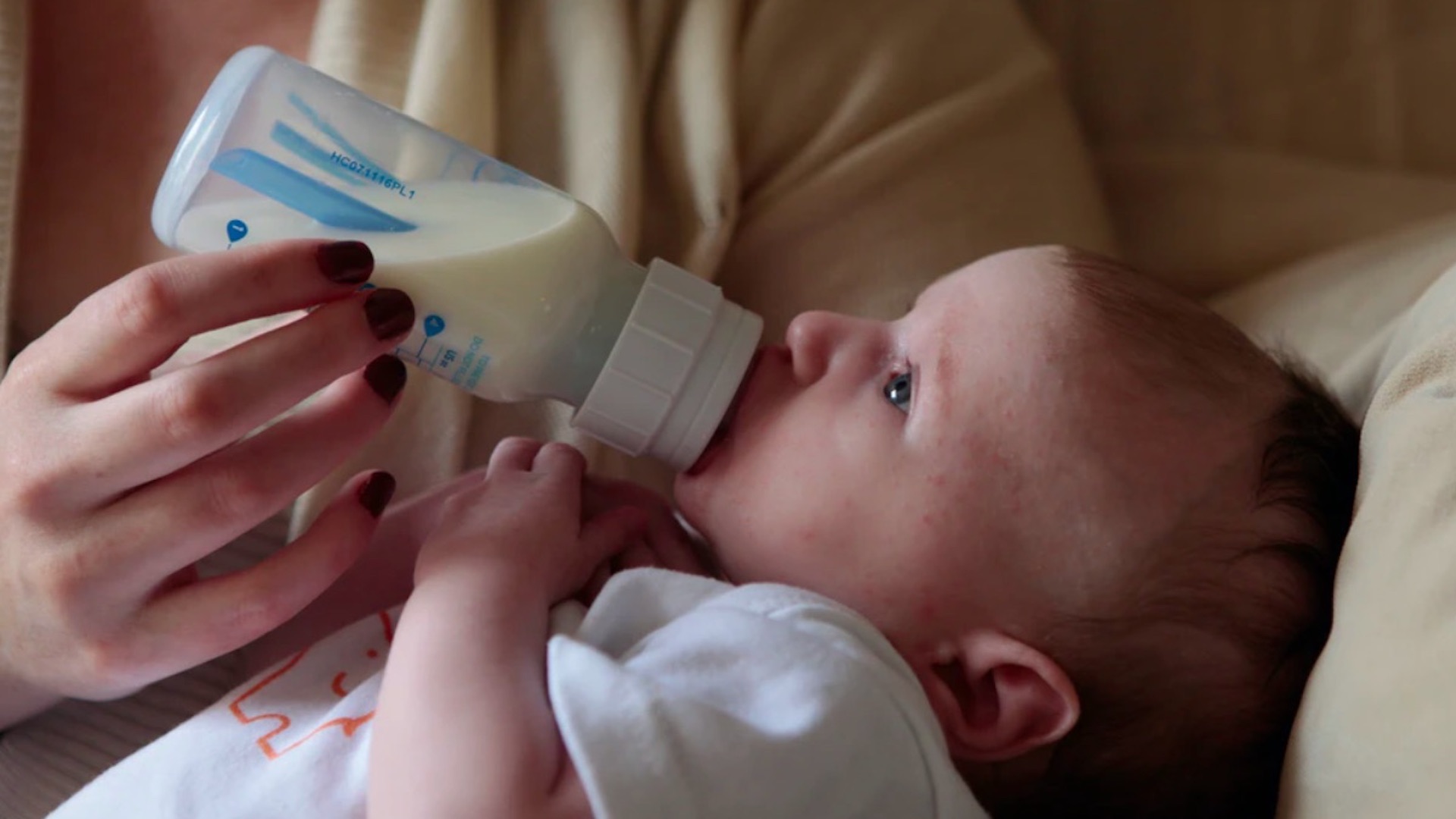 Preparación de biberones y su esterilización liberan altos niveles de microplásticos, revela estudio