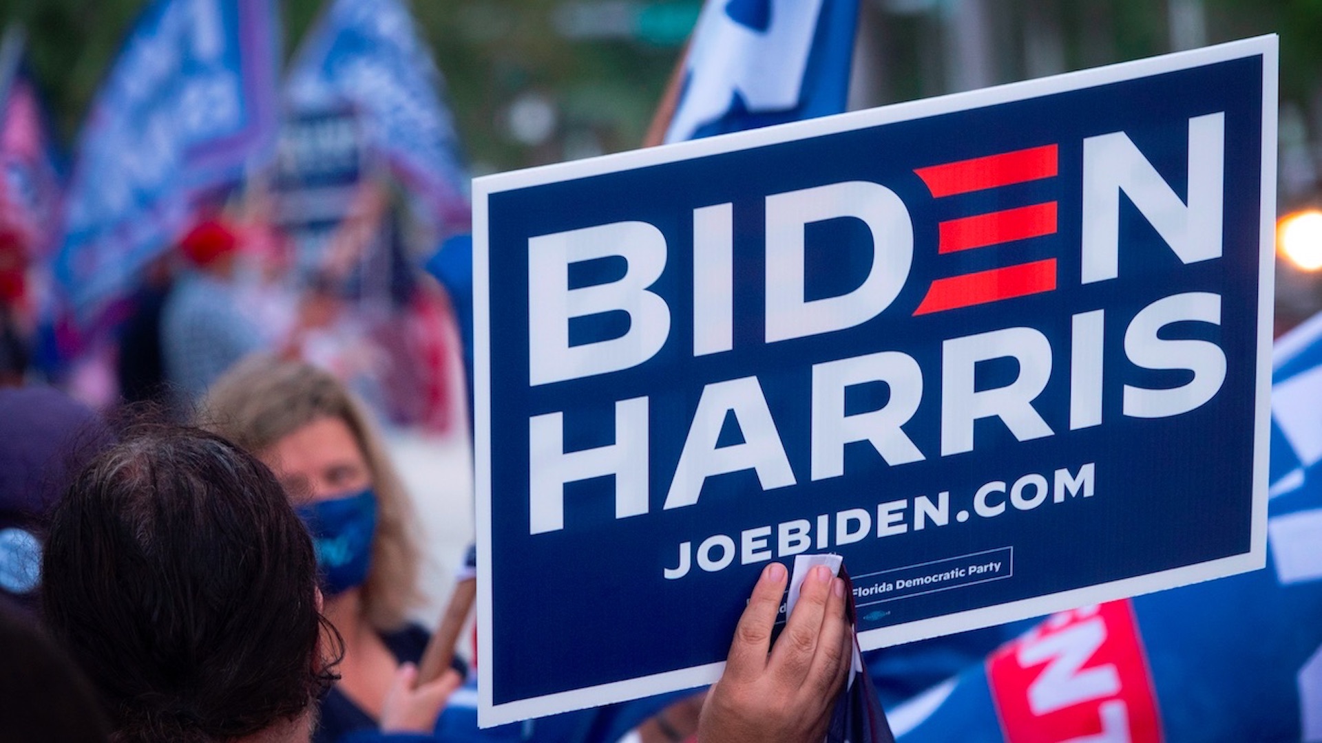 Latinos continúan apegados a Biden en la recta final de las elecciones en EE.UU.