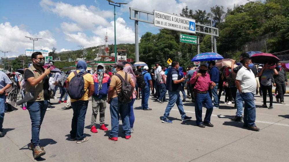Bloquea CETEG la Autopista del Sol en Chilpancingo
