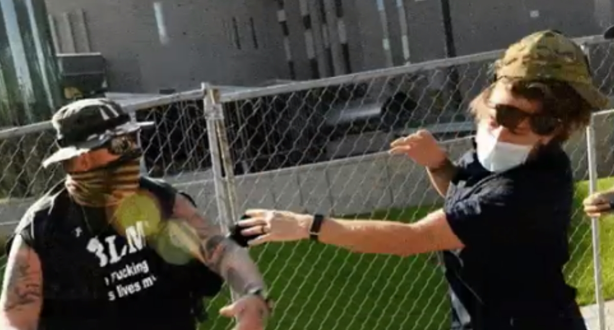 Por una bofetada, guardia de seguridad asesina a manifestante en Denver