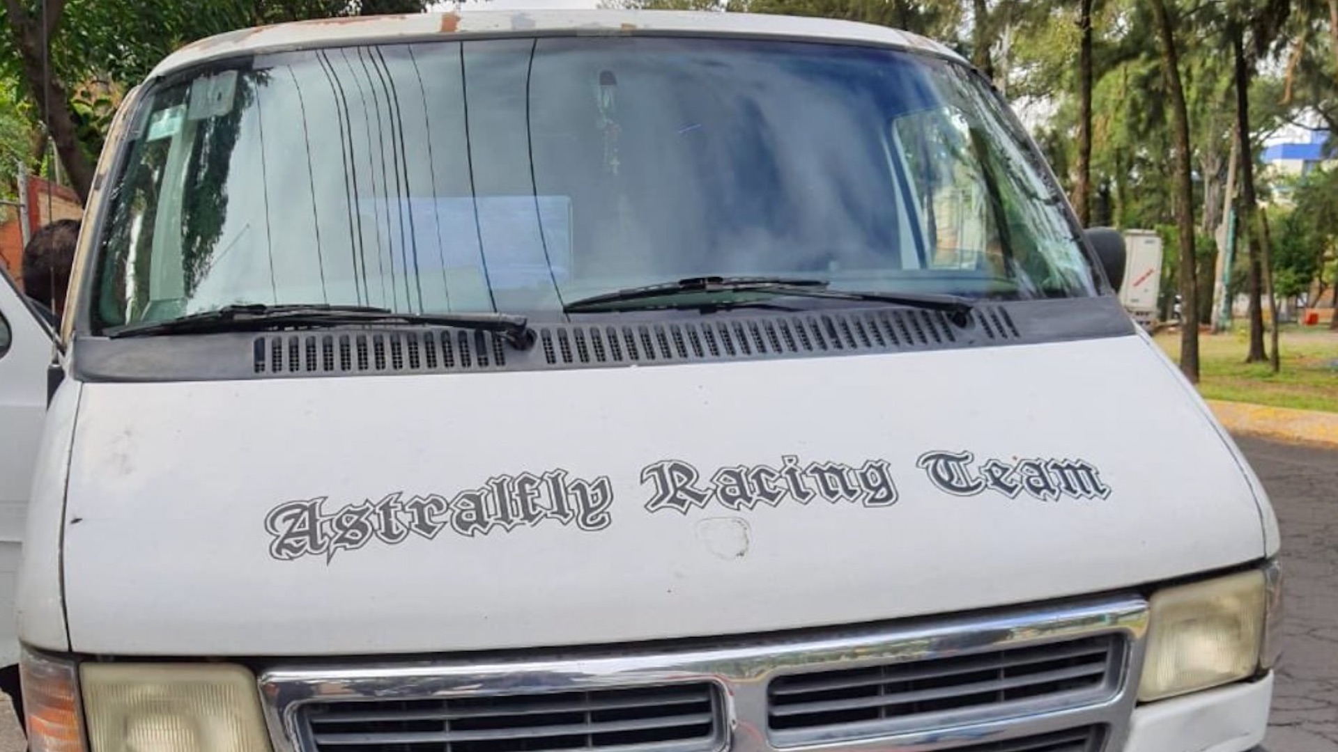 #Video Trasladan a Fiscalía a detenidos señalados por abandonar 27 bolsas con medicamentos oncológicos en Azcapotzalco - camioneta-robo-de-medicamentos