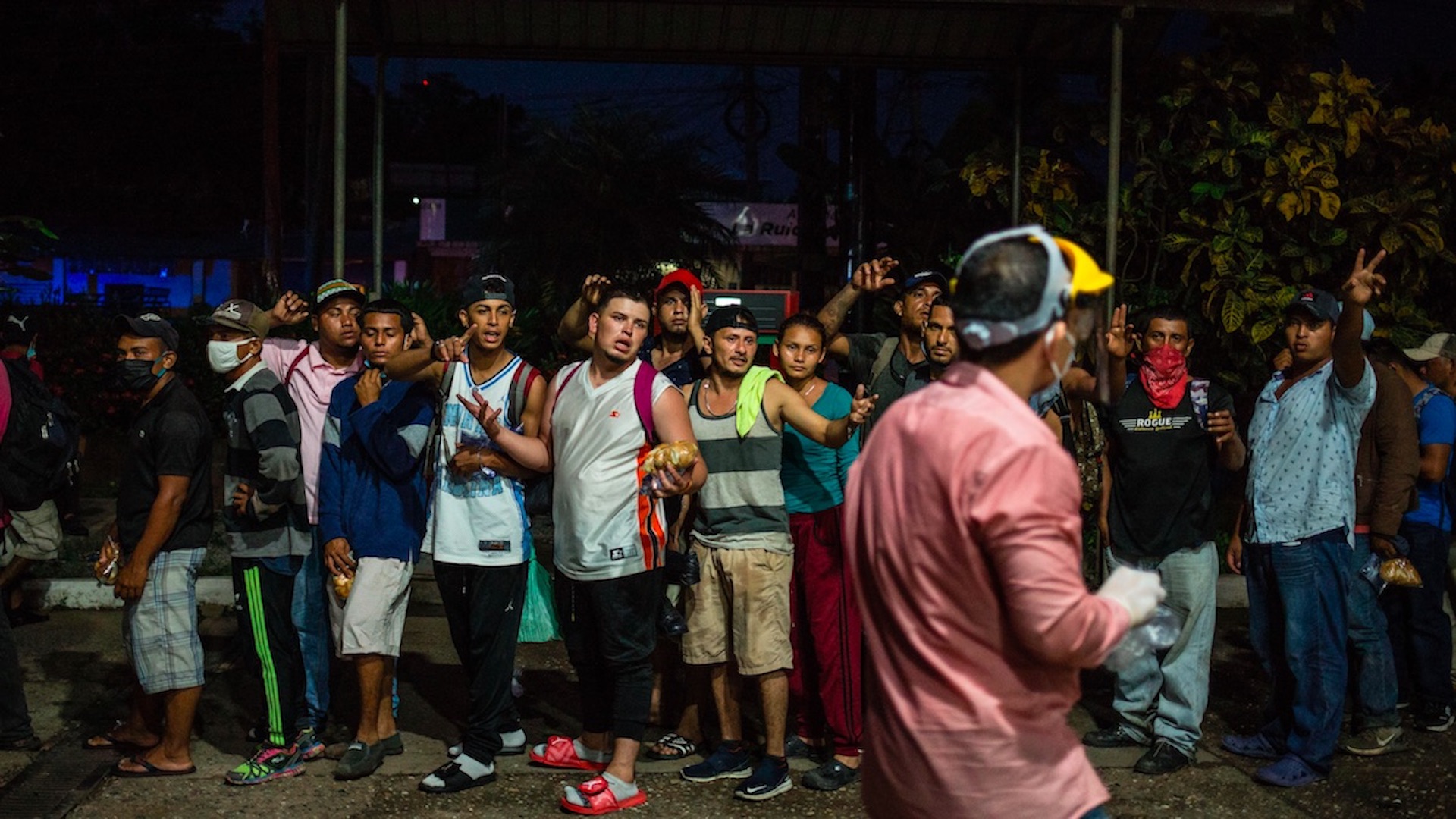Llegada en caravana a EE.UU. no modifica proceso de petición de asilo, advierte Embajada