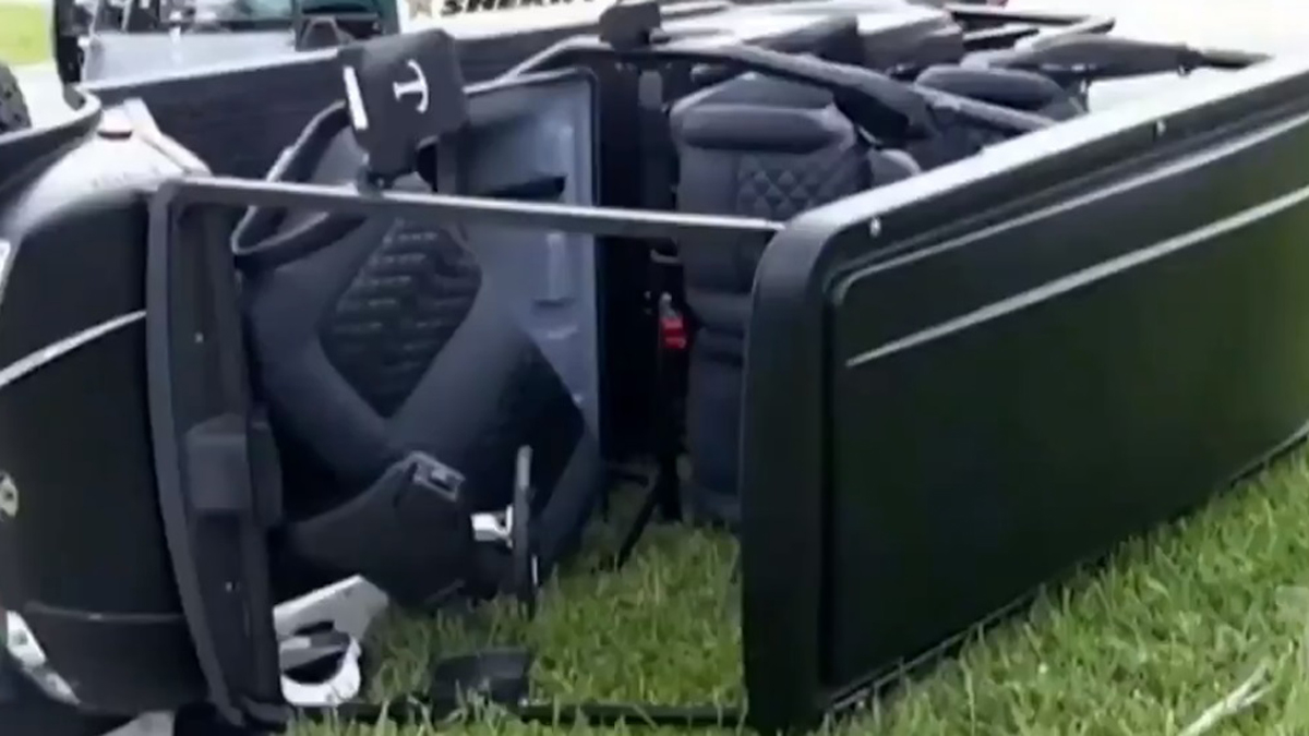 Operan de emergencia a hijo de William Levy tras accidente vial - carrito-de-golf-volcado