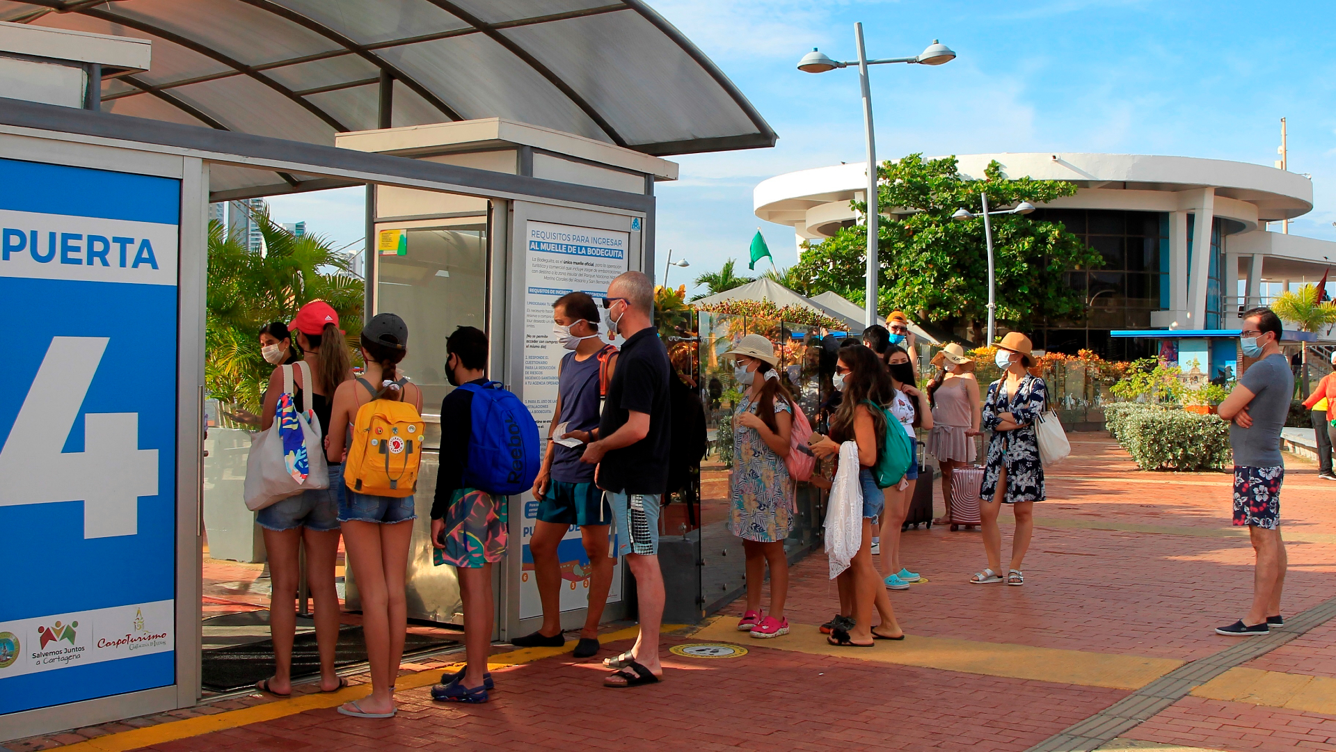 Colombia pasa de los 950 mil casos de COVID-19 y llega a 28 mil 803 decesos Colombia pasa de los 950 mil casos de COVID-19 y llega a 28 mil 803 decesos