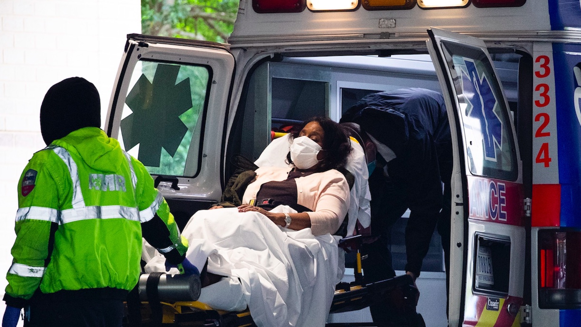 Estados Unidos rebasó las 250 mil muertes por COVID-19; sufrió su jornada más letal en seis meses