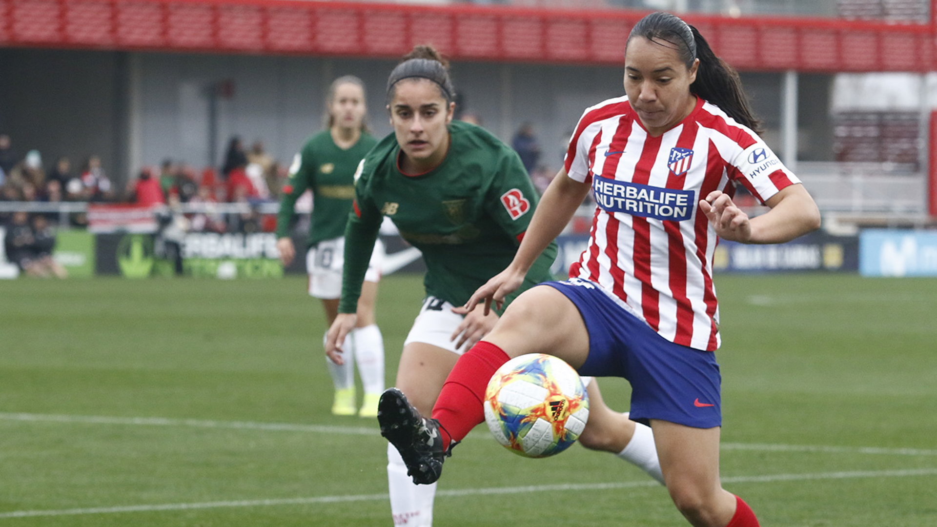 “Fue un golpe muy duro que no me detendrá”, expresa Charlyn Corral tras grave lesión en rodilla