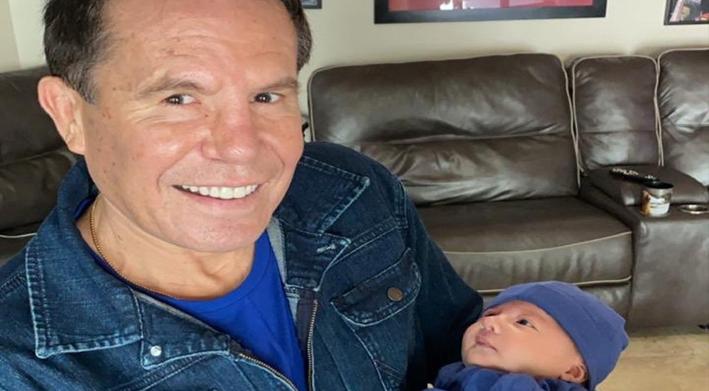 Julio César Chávez comparte primera foto de su nieto; dice que “este sí va a ser el bueno” Julio César Chávez comparte primera foto de su nieto; dice que “este sí va a ser el bueno”