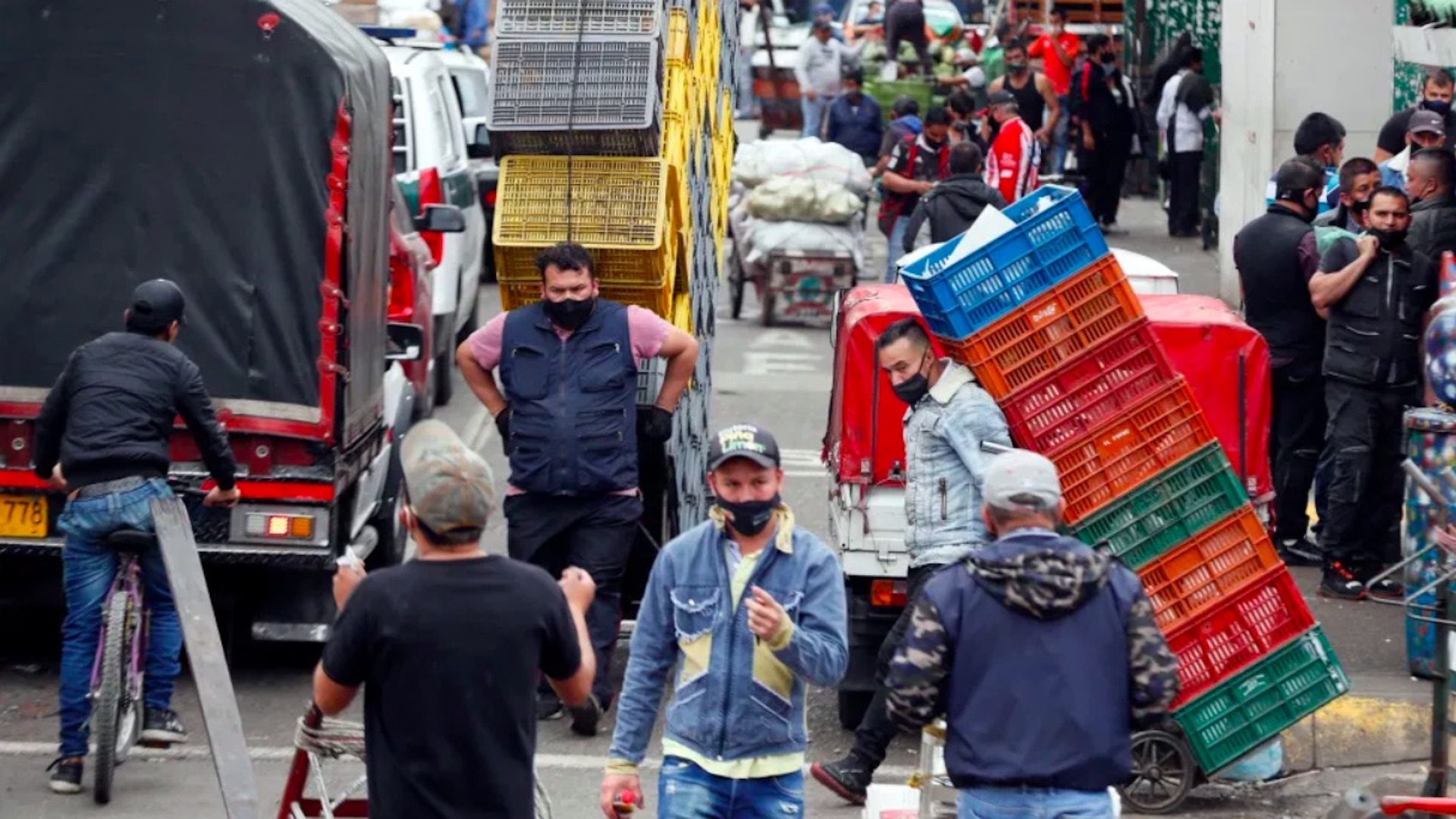 Colombia supera el millón de casos con temor a una nueva ola de la pandemia