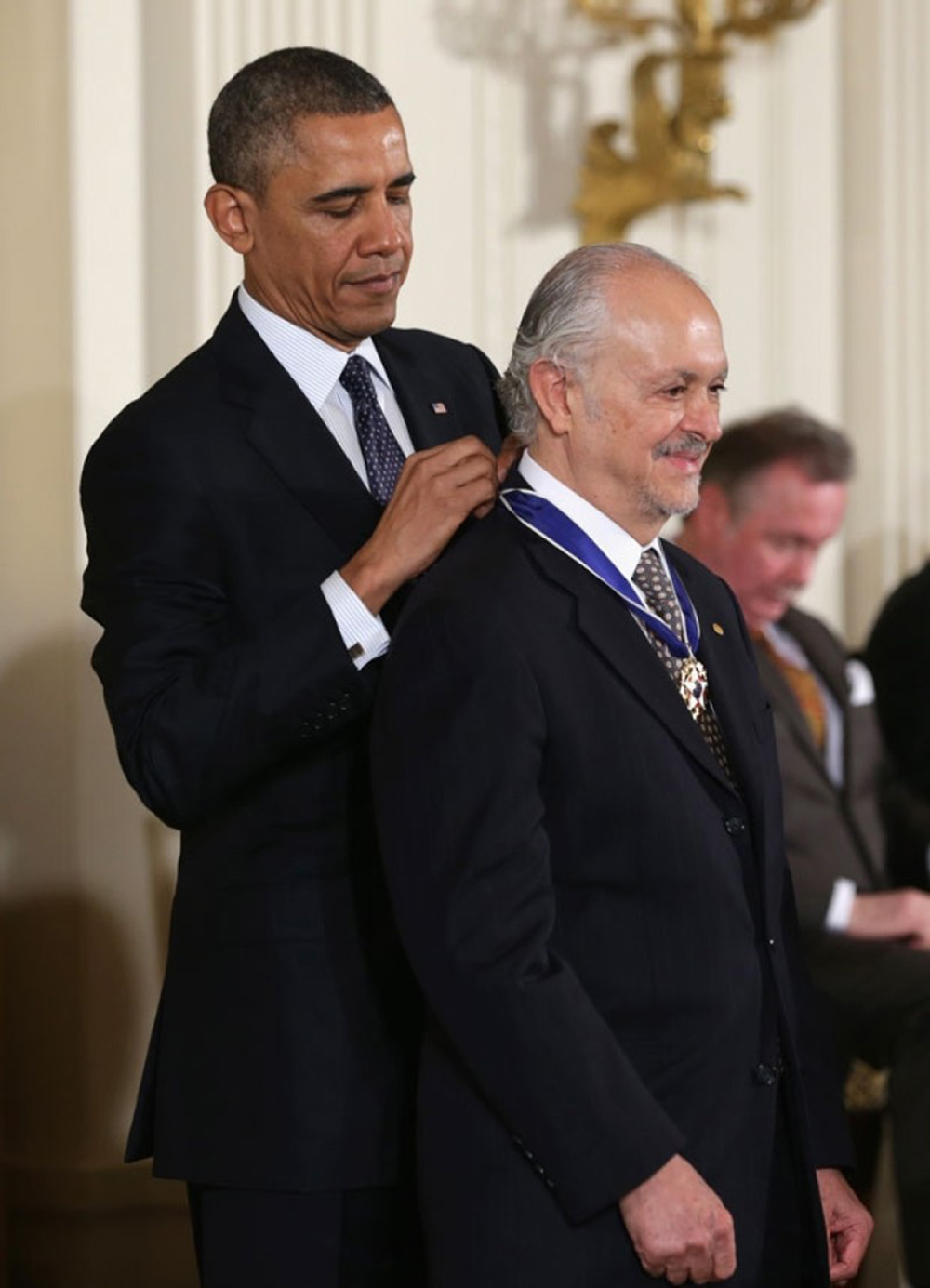 UNAM da último adiós al científico mexicano Mario Molina - condecoracion-a-mario-molina-por-parte-de-obama