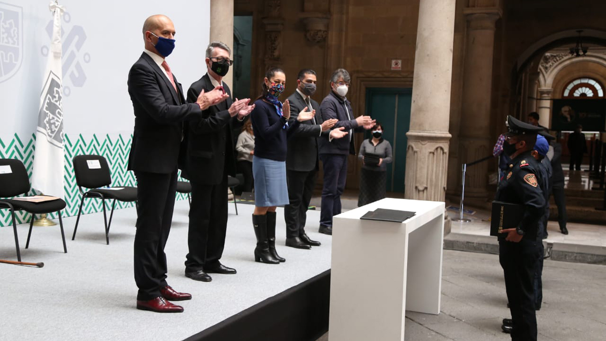 Ascenderán en CDMX a mujeres policía que participaron en contención de marchas feministas - condecoraciones-a-policias-de-la-cdmx