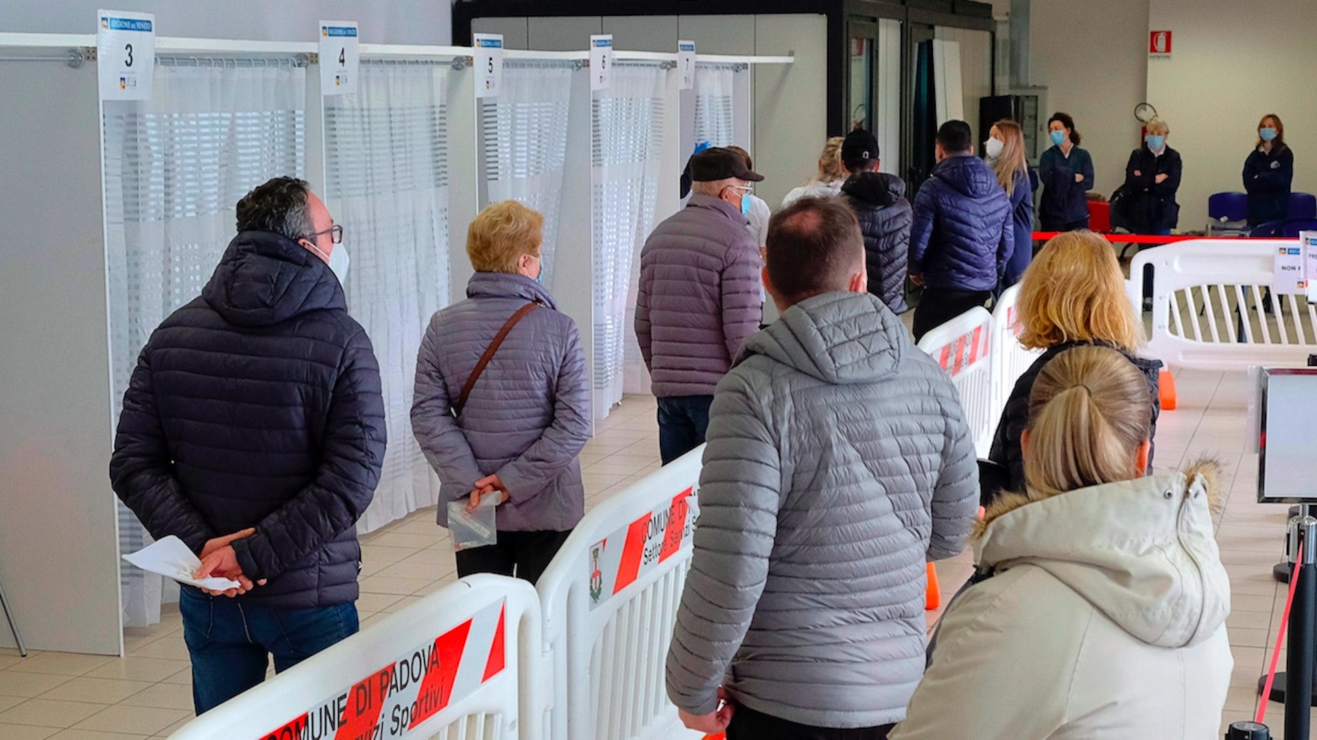 Contagios de COVID-19 se disparan en Italia; más de 15 mil casos nuevos en 24 horas Contagios de COVID-19 se disparan en Italia; más de 15 mil casos nuevos en 24 horas