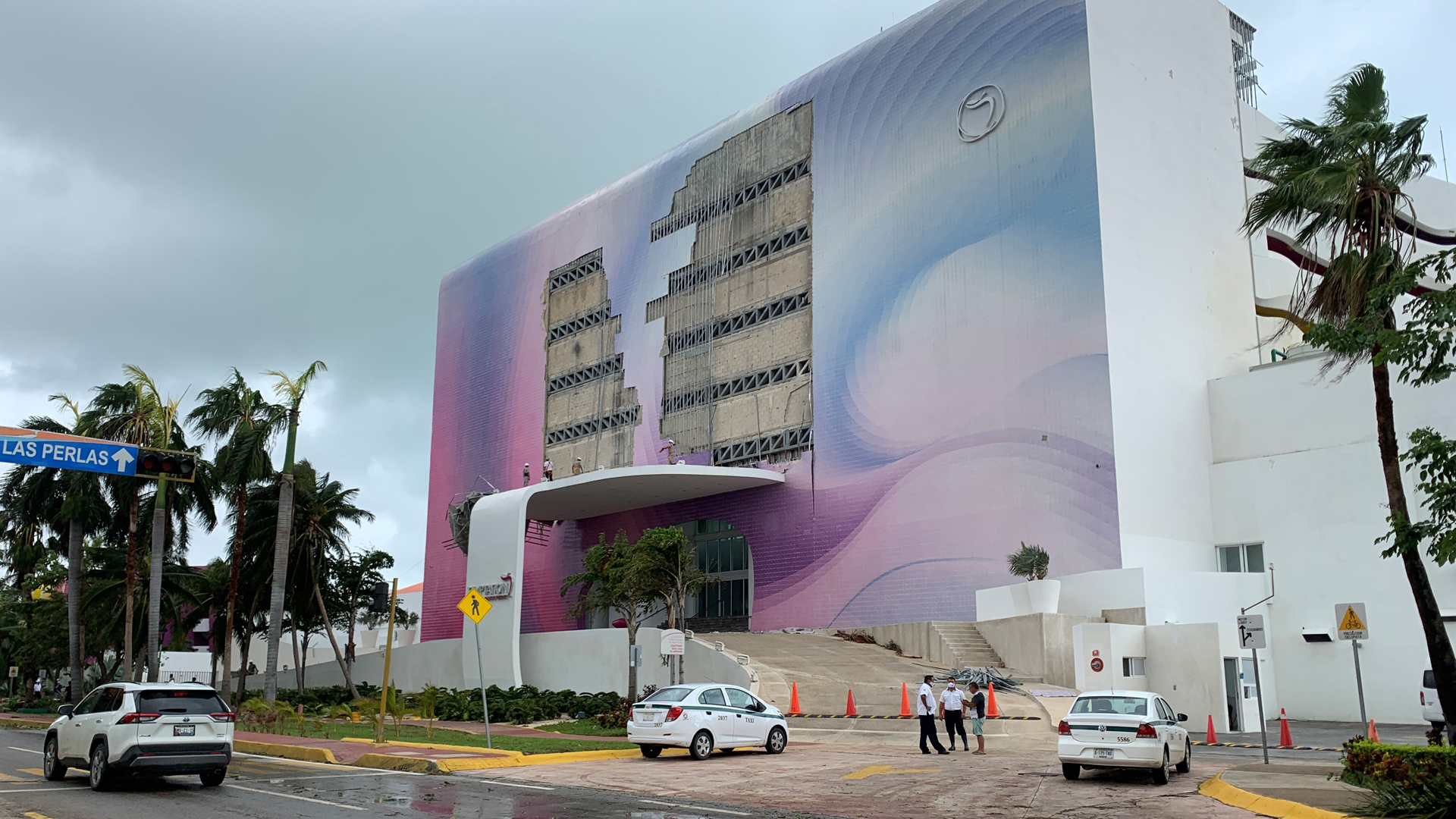 Los daños del Huracán Delta en Cancún: cortes de luz y árboles caídos - danos-en-zona-hotelera-de-cancun