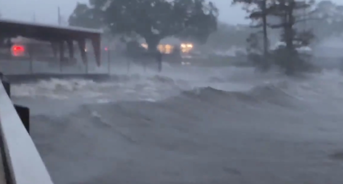 #Video Así impactó el huracán Delta Louisiana; provoca tormentas en varios estados