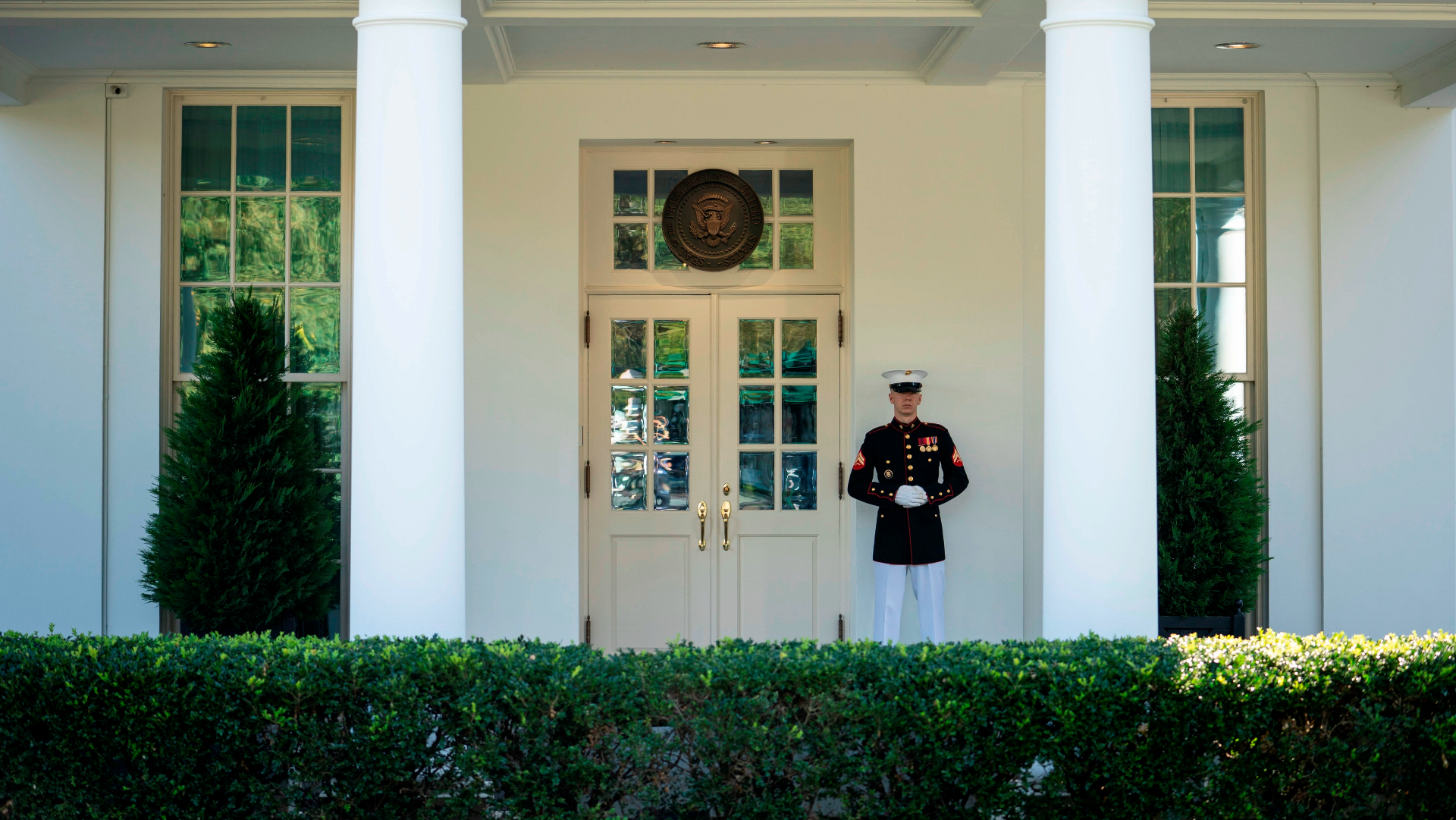 Trump vuelve a trabajar al Despacho Oval pese a su diagnóstico de COVID-19