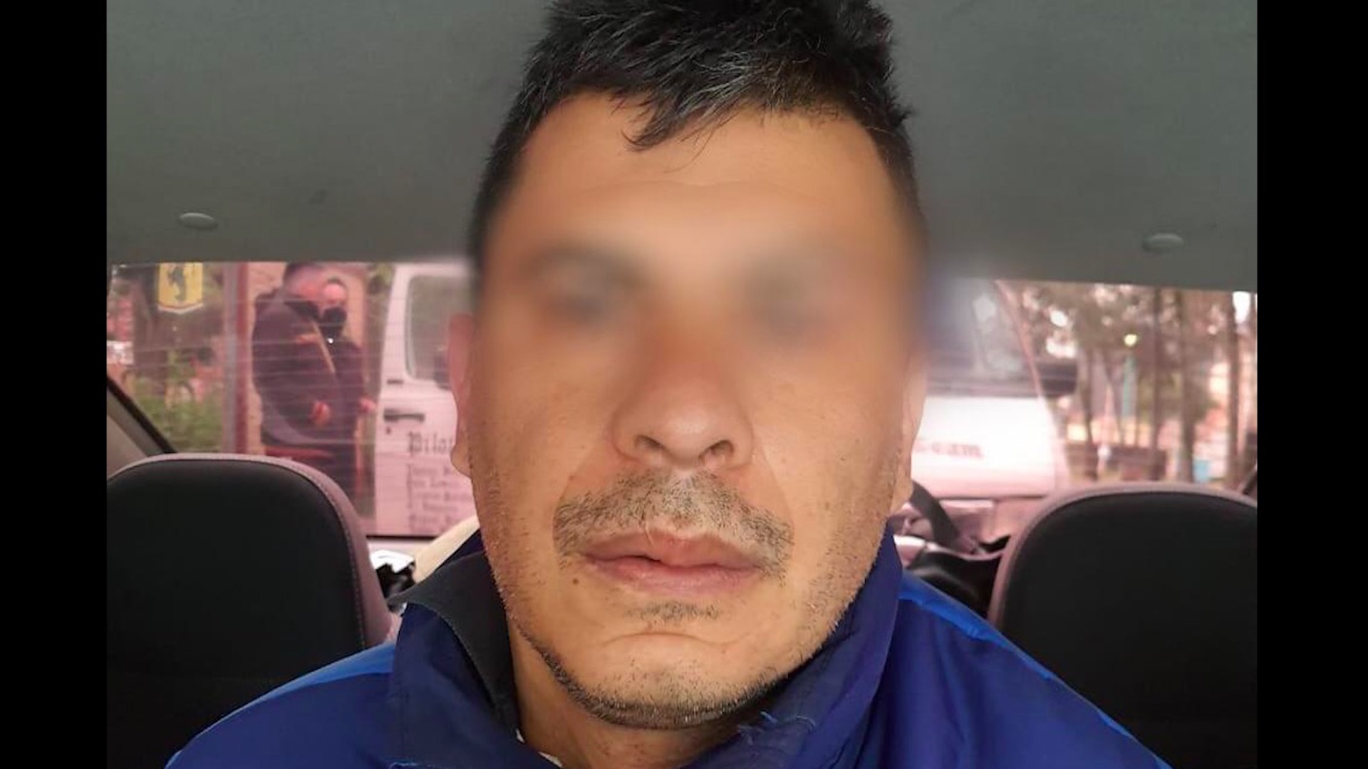 #Video Trasladan a Fiscalía a detenidos señalados por abandonar 27 bolsas con medicamentos oncológicos en Azcapotzalco - detenidos-robo-de-medicamentos-oncologicos1