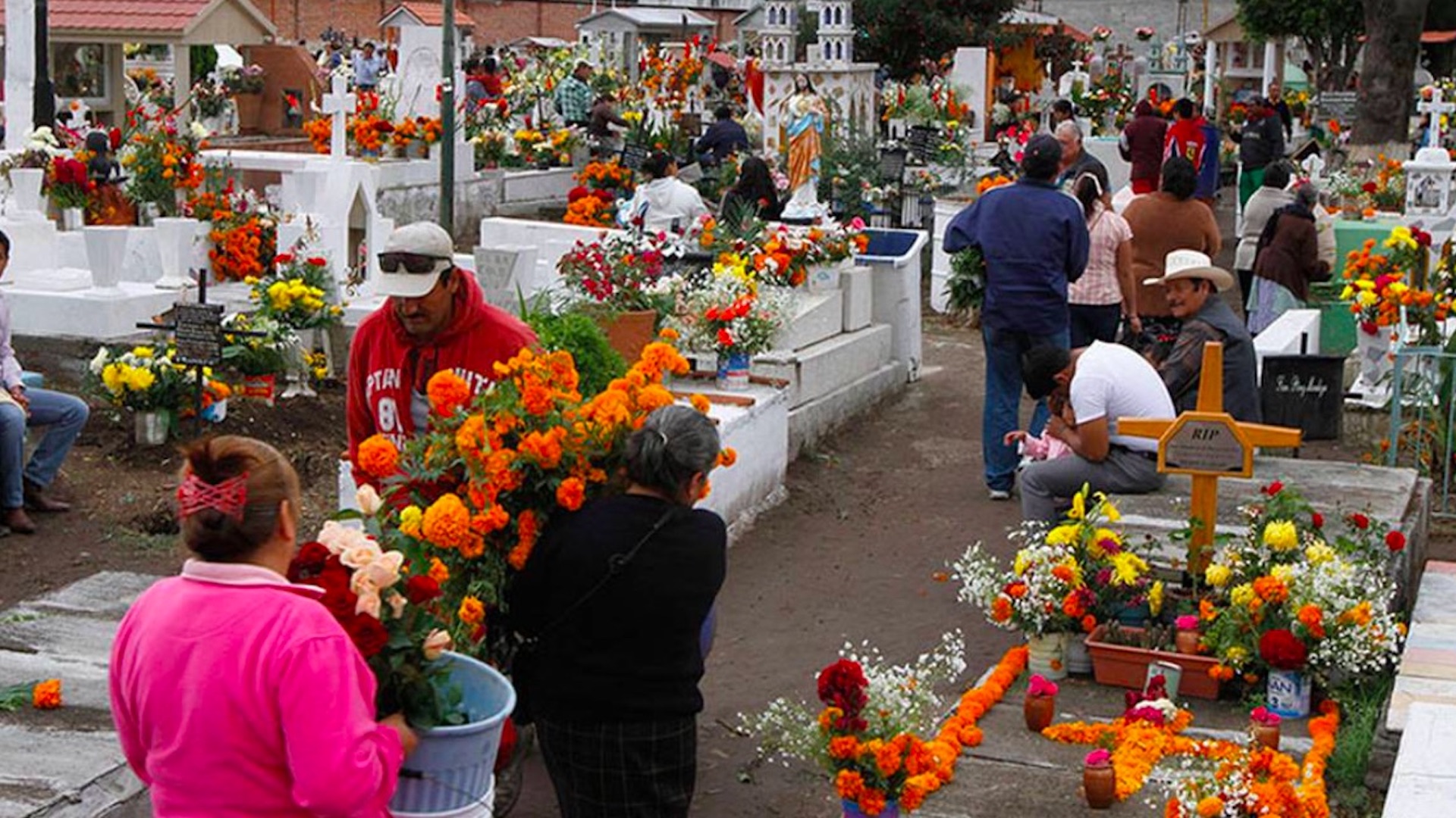 México vivirá insólito Día de Muertos con panteones cerrados por COVID-19 - dia-de-muertos-panteones