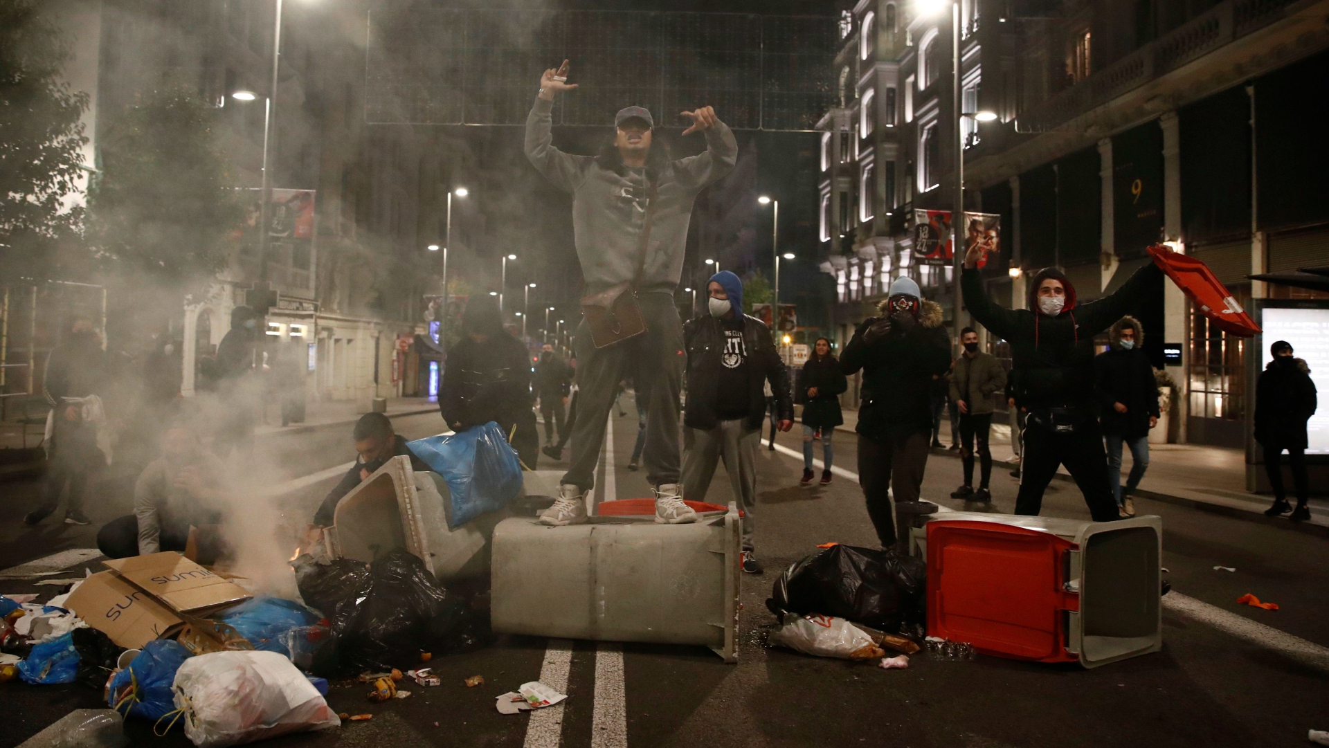 Respalda OMS protestas contra restricciones por COVID-19 si son pacíficas y ordenadas - disturbios-madrid-espana-restricciones