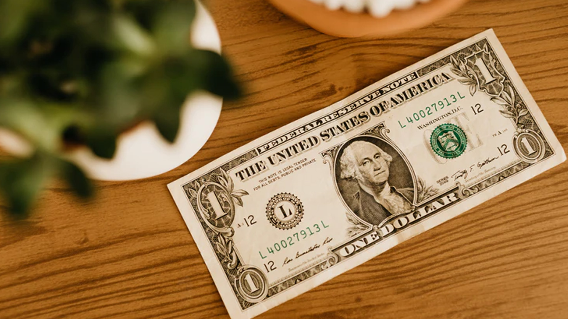 Peso cierra en 19.85 por dólar tras una semana volátil