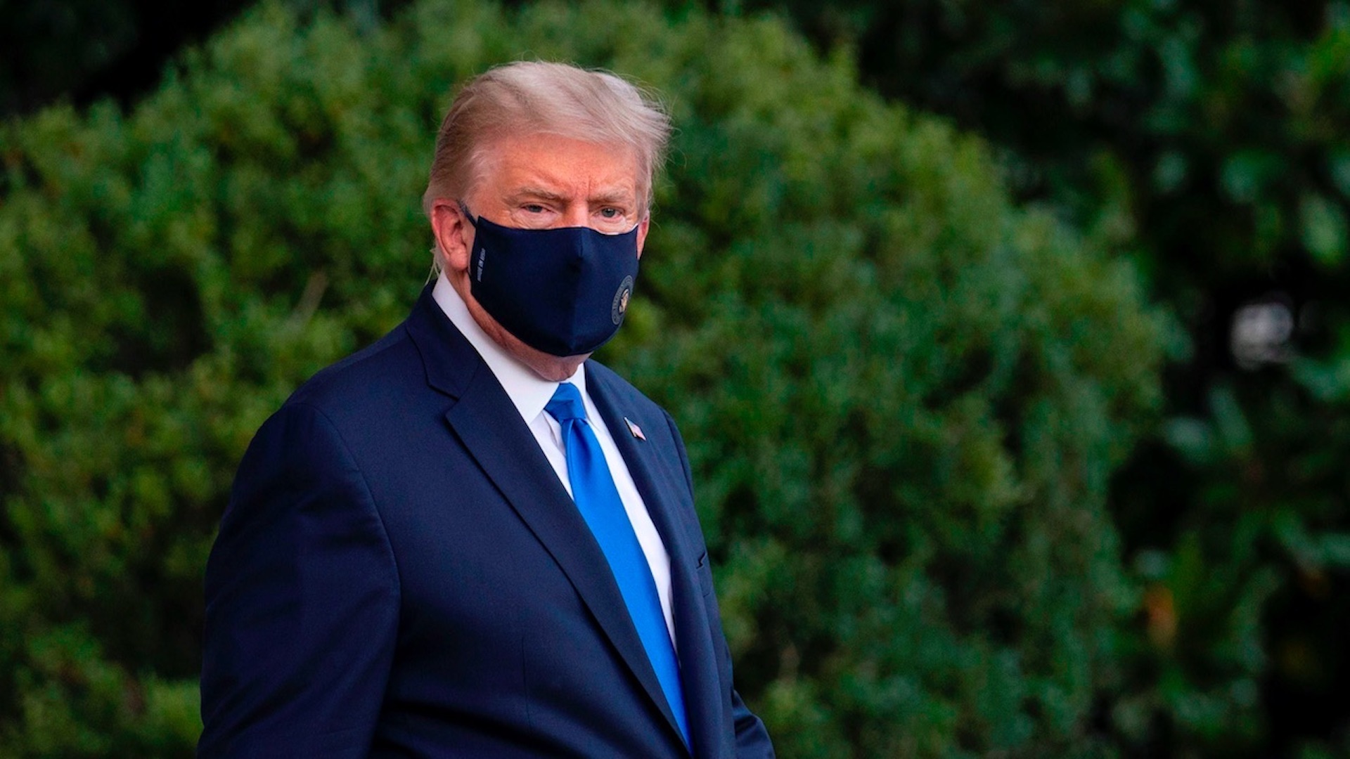 Desde el hospital, Donald Trump llama, a través de Twitter, a estadounidenses a votar