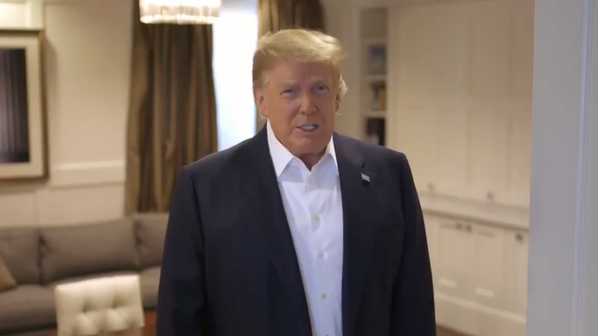 Asegura Trump que se recupera del COVID-19; sale del hospital para saludar a simpatizantes