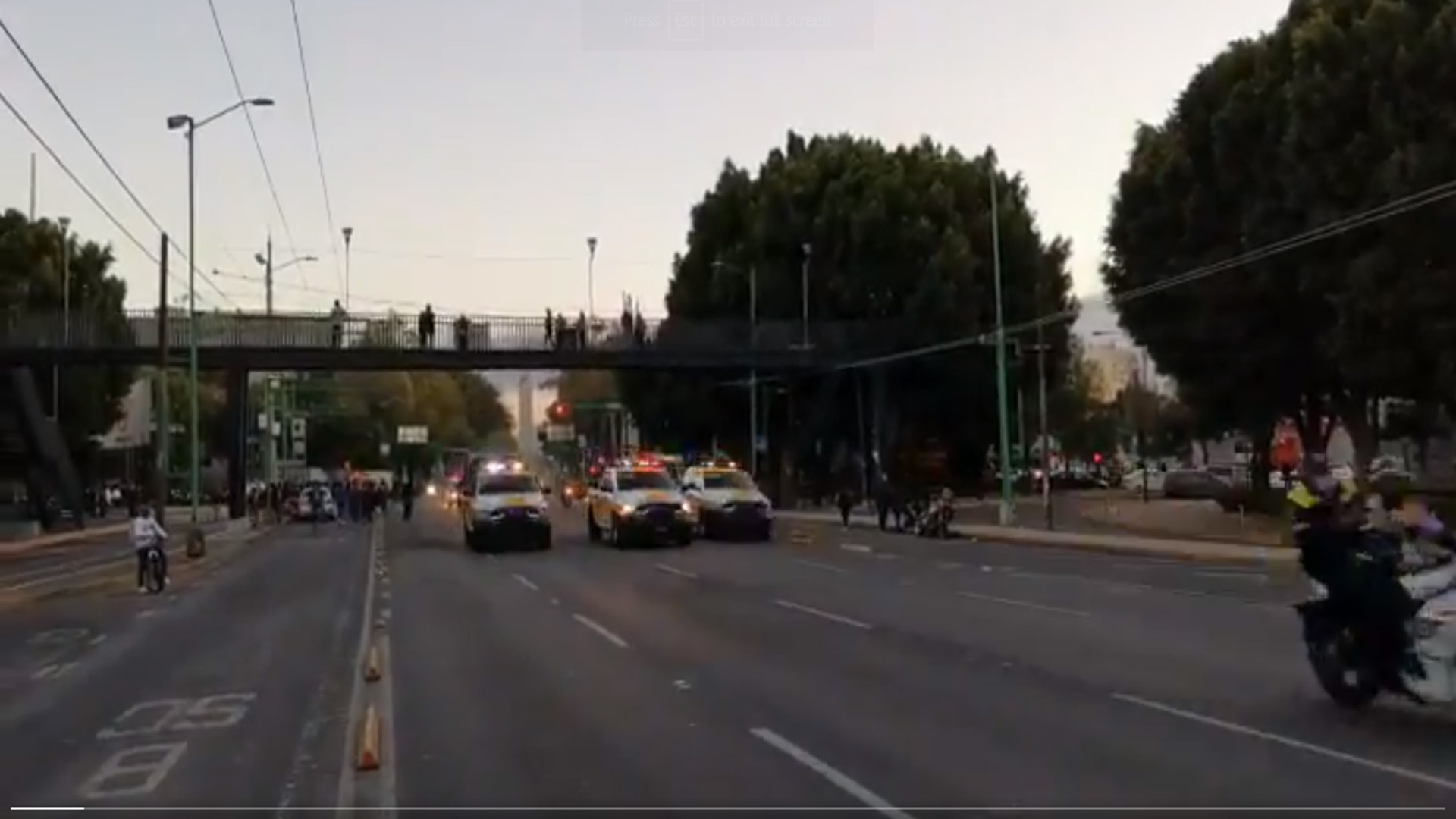 #Video Se restablece circulación sobre Eje Central. Los manifestantes que bloqueaban la vía por conmemoración del 2 de octubre se retiraron