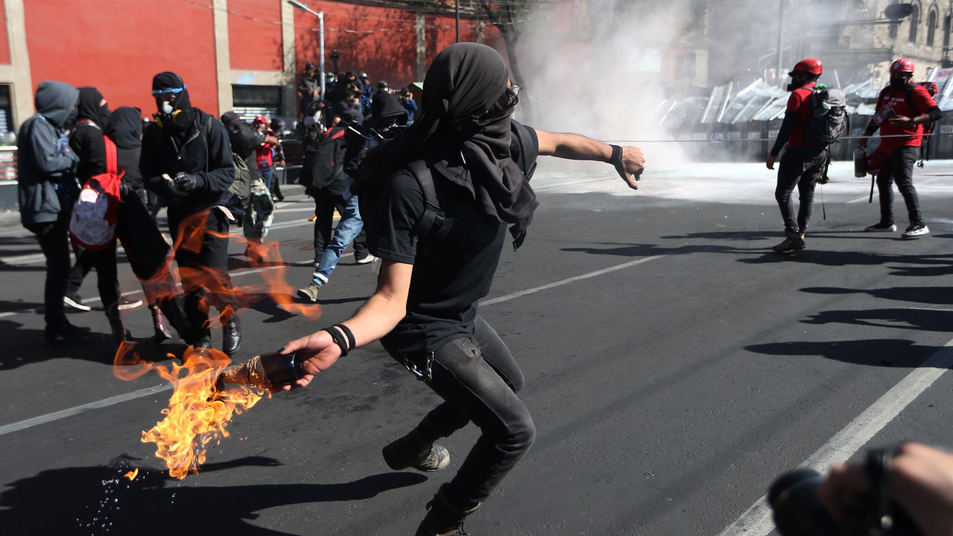 Seis heridos en CDMX durante marcha por el 2 de octubre