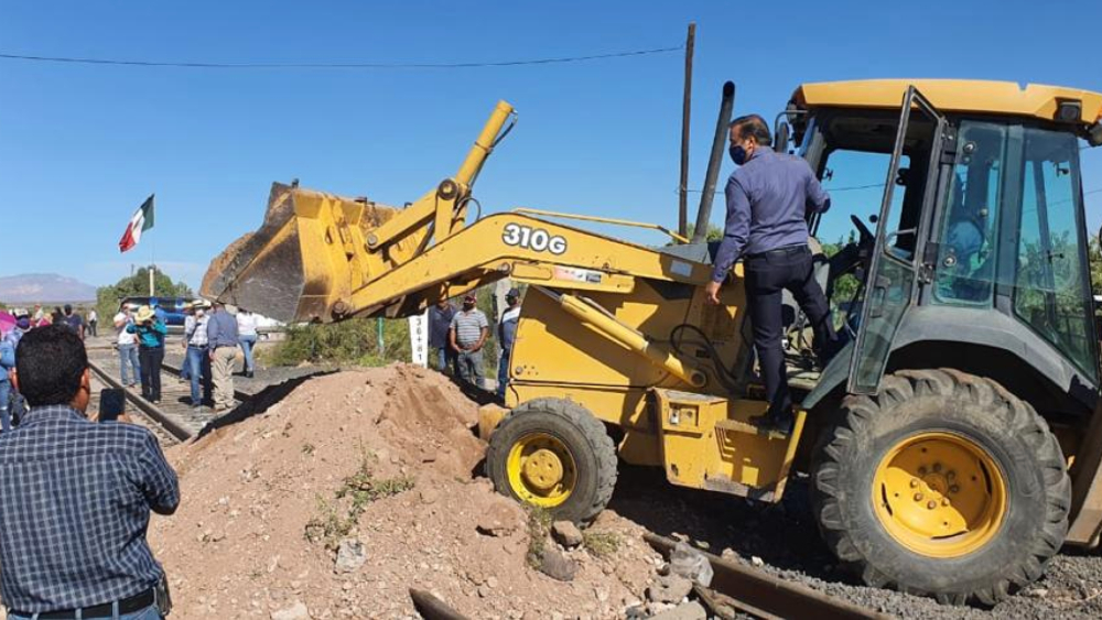 Campesinos desbloquean tren en Chihuahua tras acuerdo de agua con EE.UU.