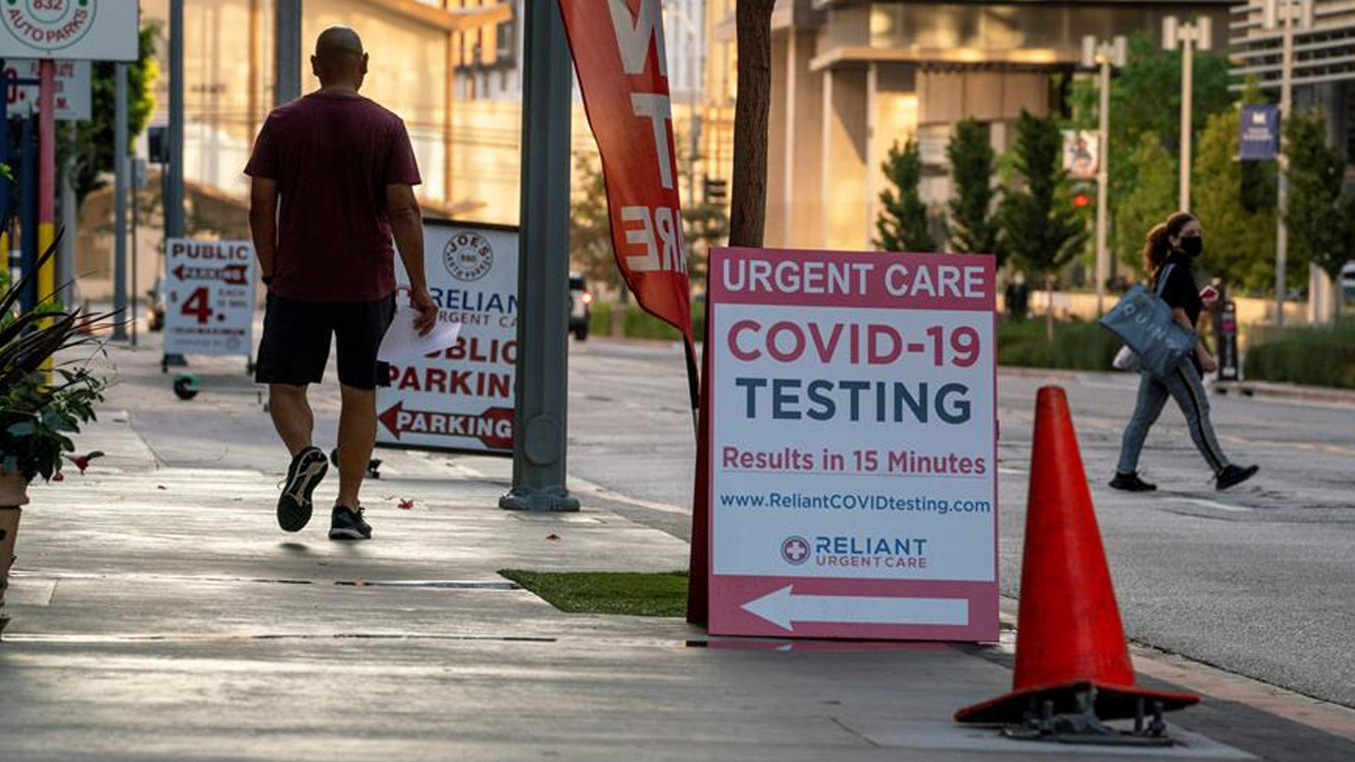Estados Unidos rebasó los 9 millones de casos de COVID-19; nuevo récord de casos en 24 horas
