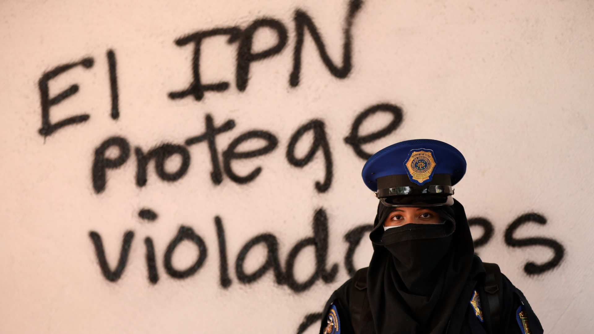 Feministas toman plantel del Instituto Politécnico Nacional