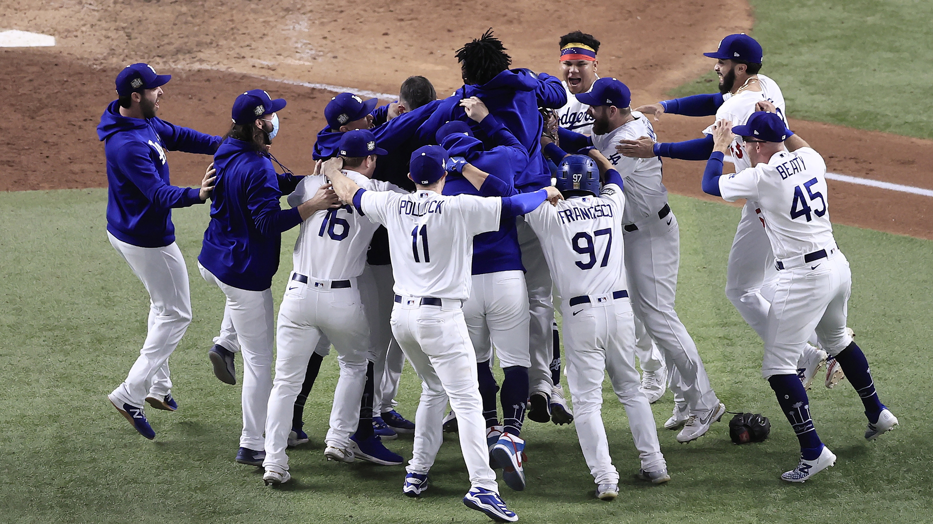 Investigarán a Justin Turner por celebrar enfermo de COVID-19 victoria de Dodgers - festejo-de-dodgers-al-ganar-la-serie-mundial