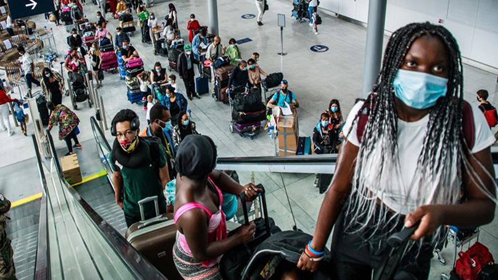 Francia rompe récord de contagios de COVID-19 en 24 horas por cuarto día consecutivo