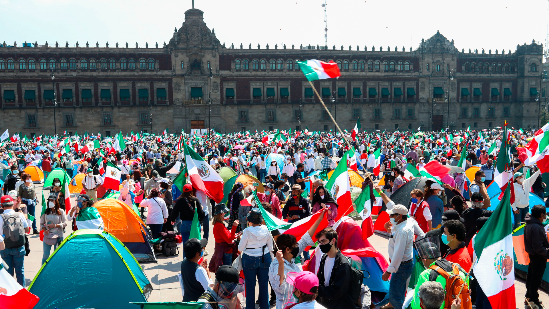 López Obrador advierte que ya se formó “un FRENAAA 2” López Obrador advierte que ya se formó “un FRENAAA 2”