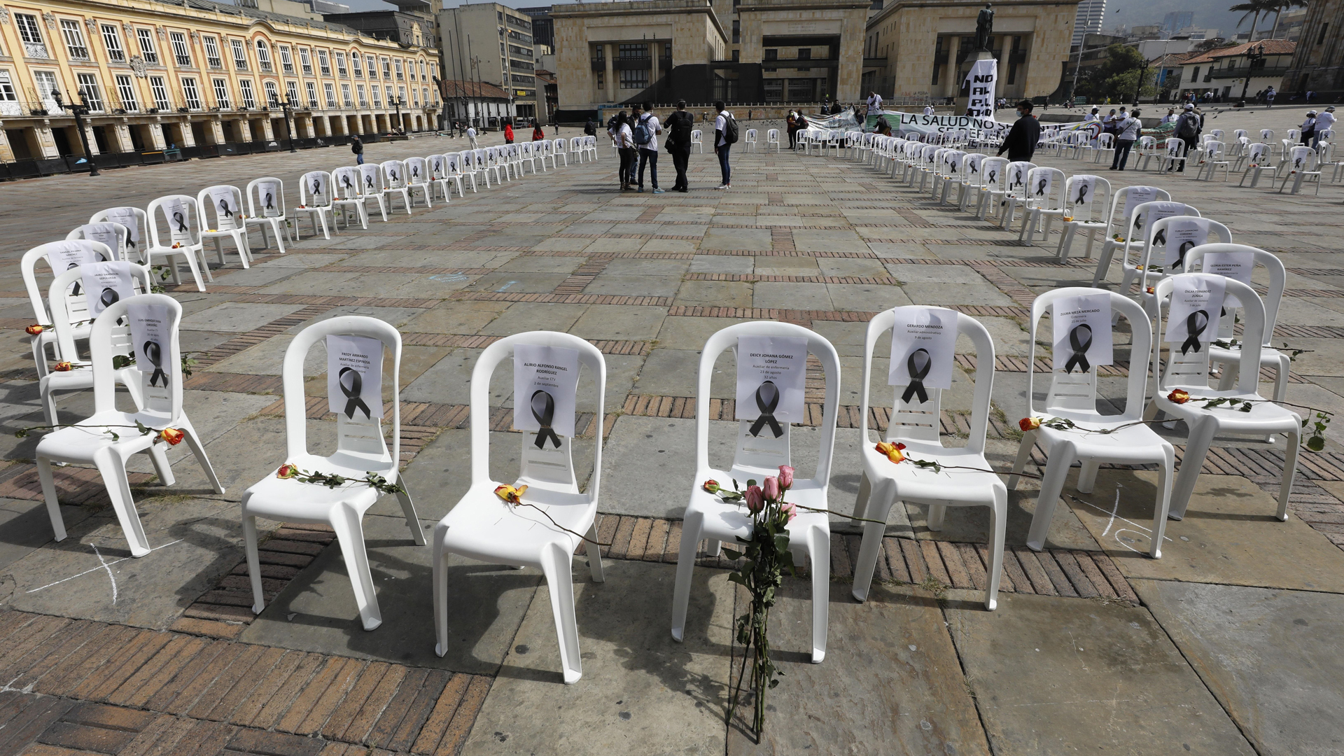 Colombia suma 9 mil 167 casos nuevos de COVID-19, cifra récord en casi dos meses - homenaje-a-trabajadores-sanitarios-muertos-por-covid-19