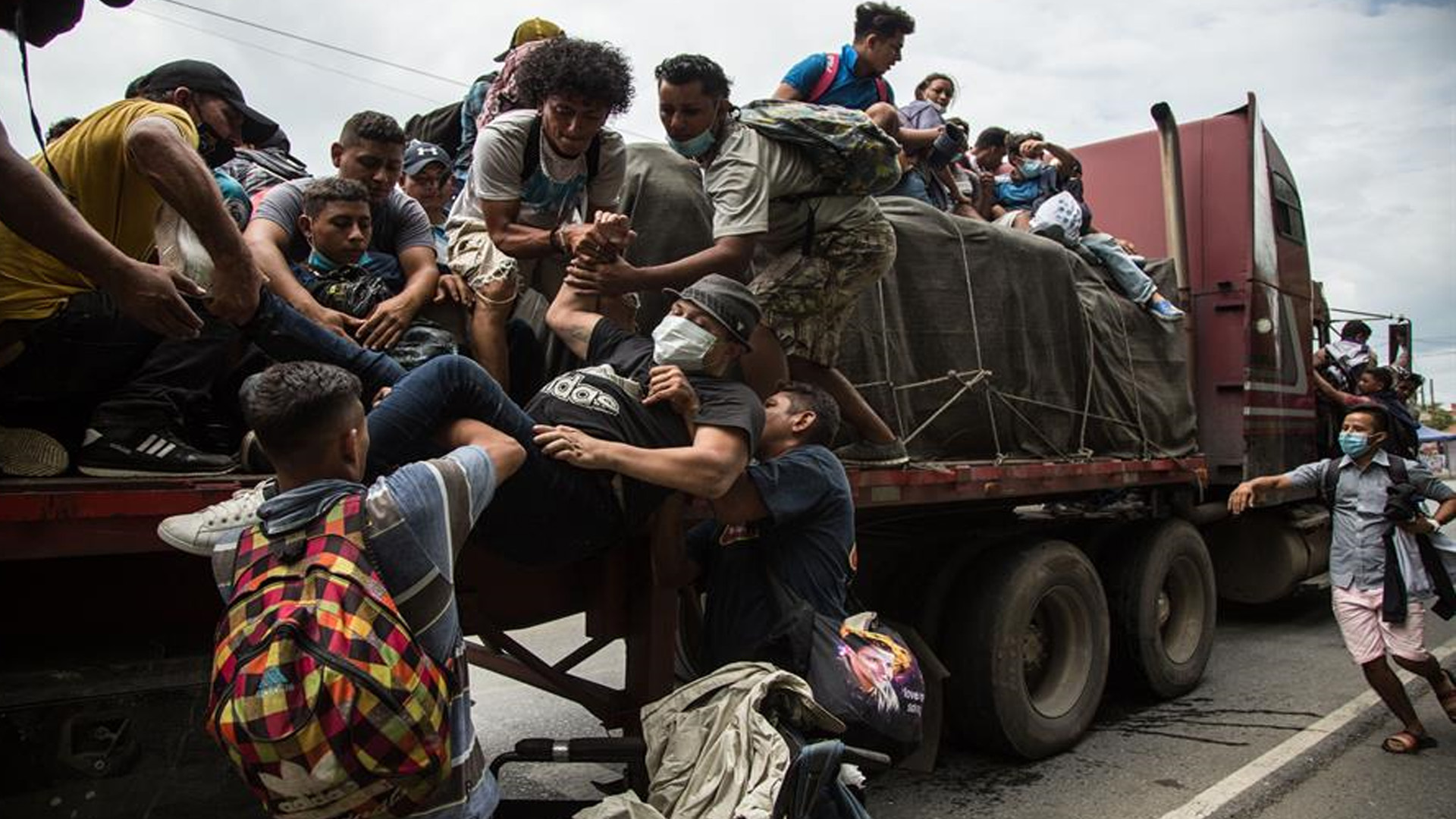 Improbable que migrantes hondureños representen un problema de salud en México: López-Gatell
