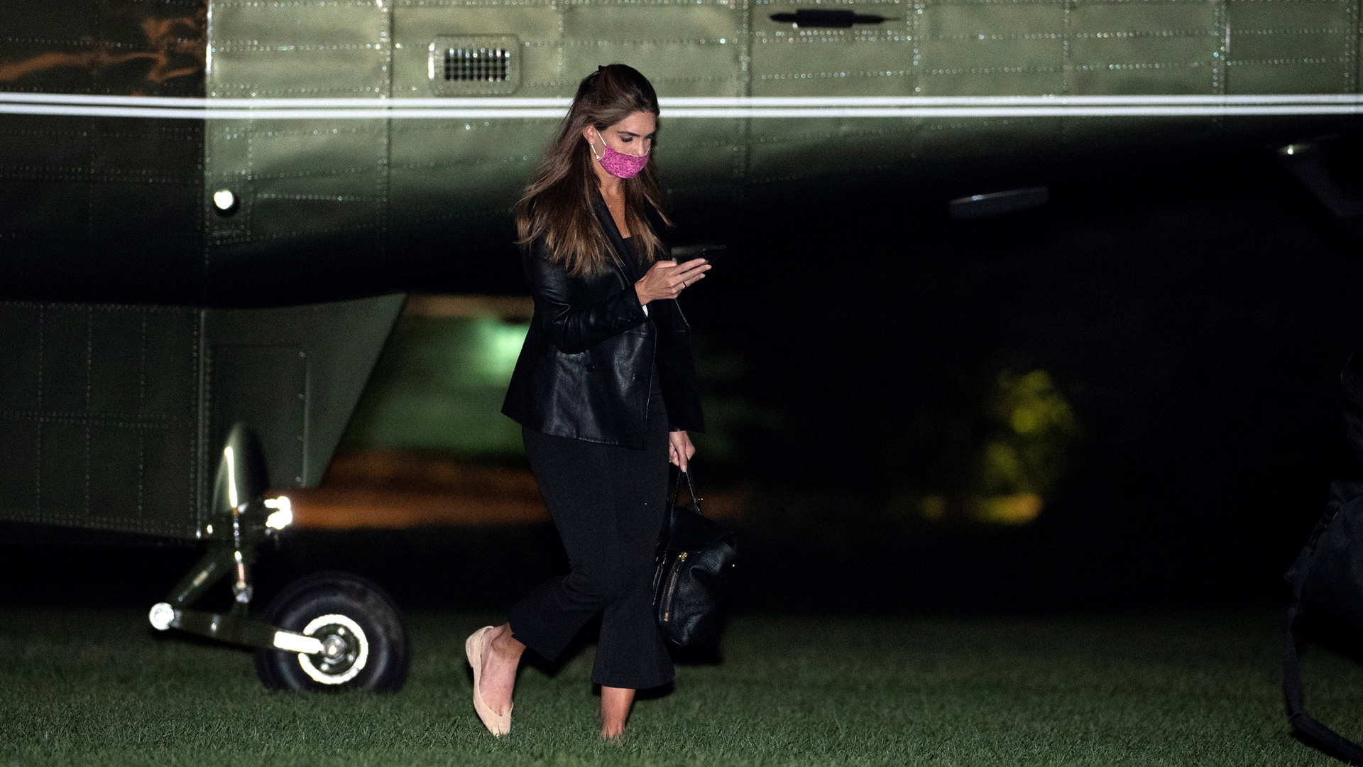 Asesora de la Casa Blanca da positivo a COVID-19; viajó con Trump en avión presidencial - hope-hicks