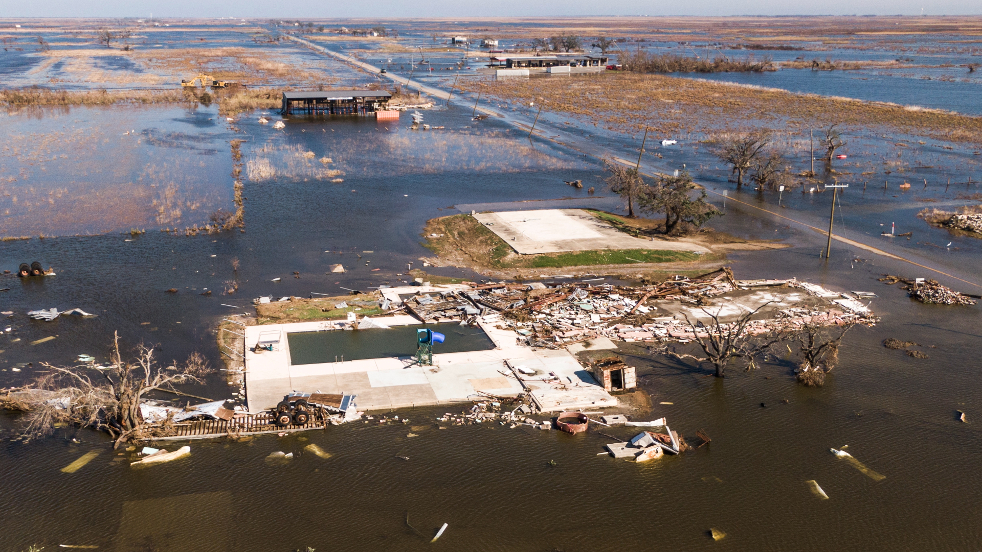Luisiana, de nuevo entre escombros y destrozos tras el paso del huracán Delta