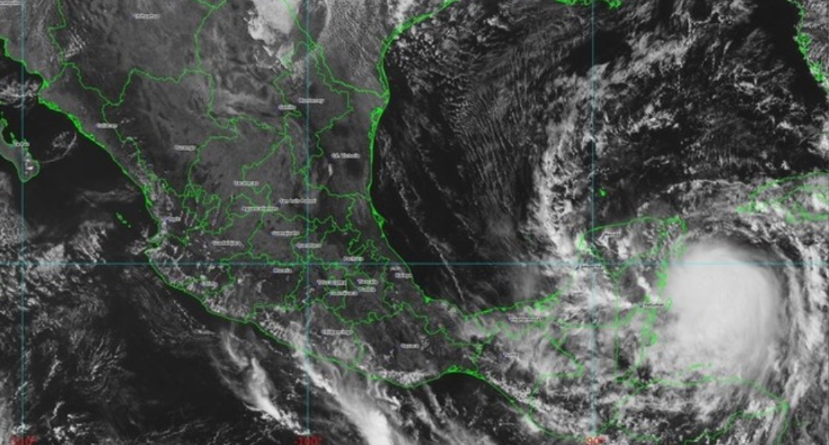 Huracán Zeta impactará Playa del Carmen, prevé Hernández Unzón Huracán Zeta impactará Playa del Carmen, prevé Hernández Unzón