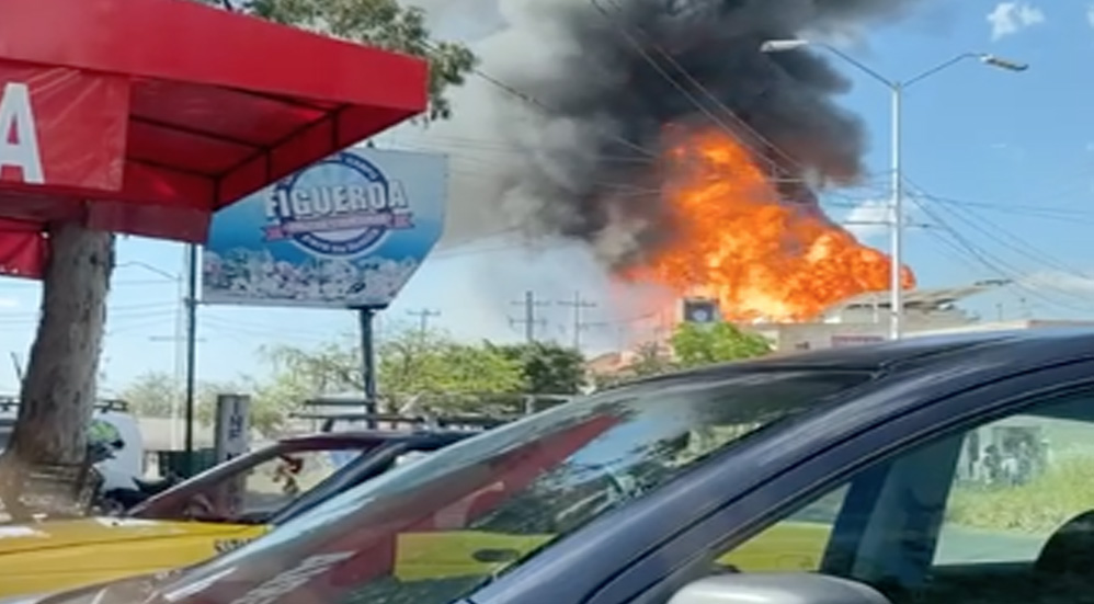 Bomberos ya atienden en Nuevo Periférico y avenida Matatlán incendio en gasera de Tonalá